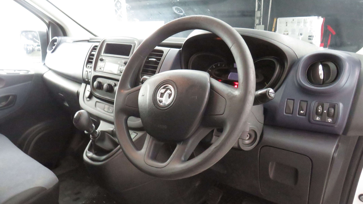 Used Vauxhall Vivaro 2015 for sale - 77544974: Photo 3