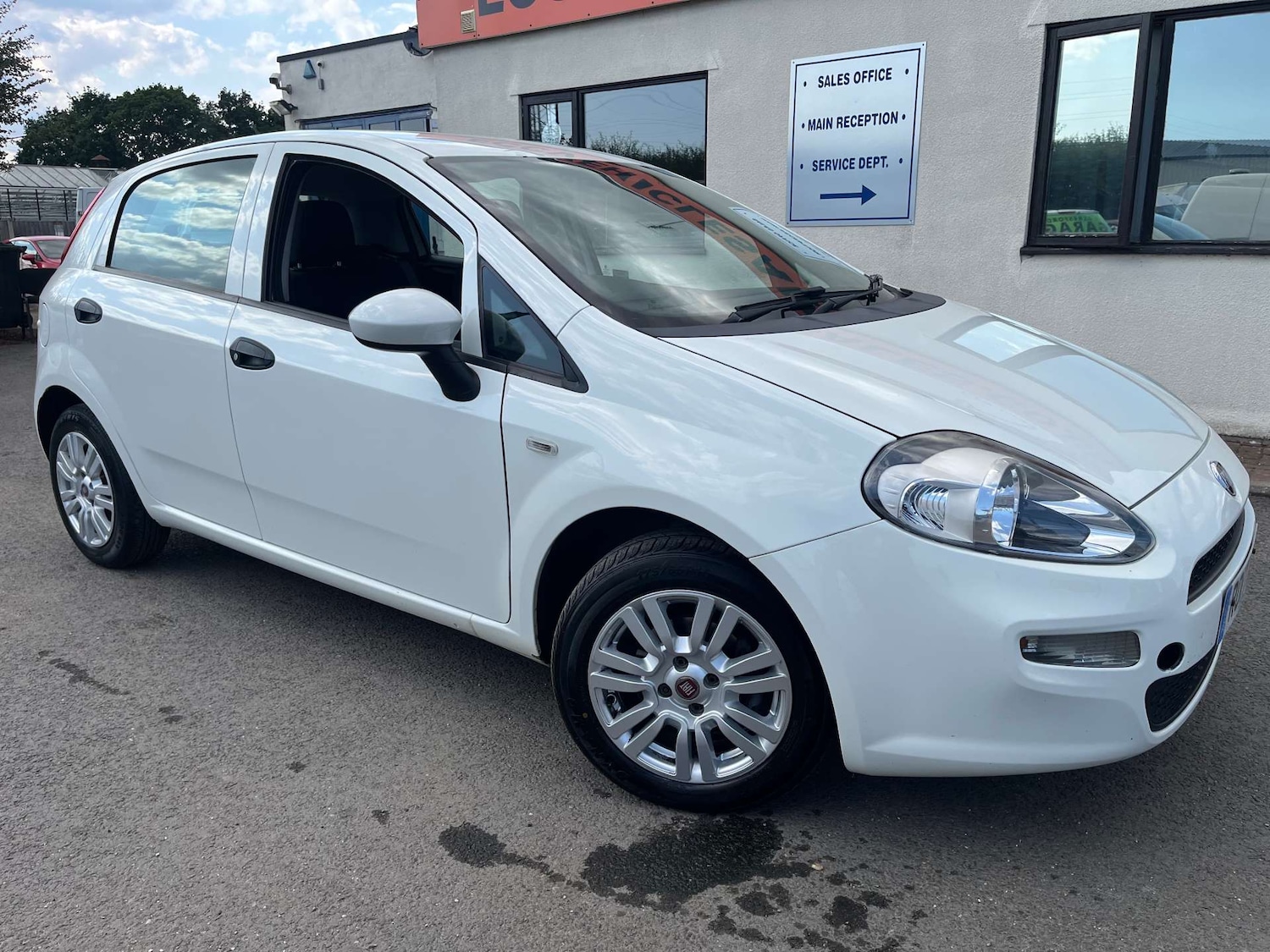 Used Fiat Punto 2017 for sale - 76601982: Photo 2