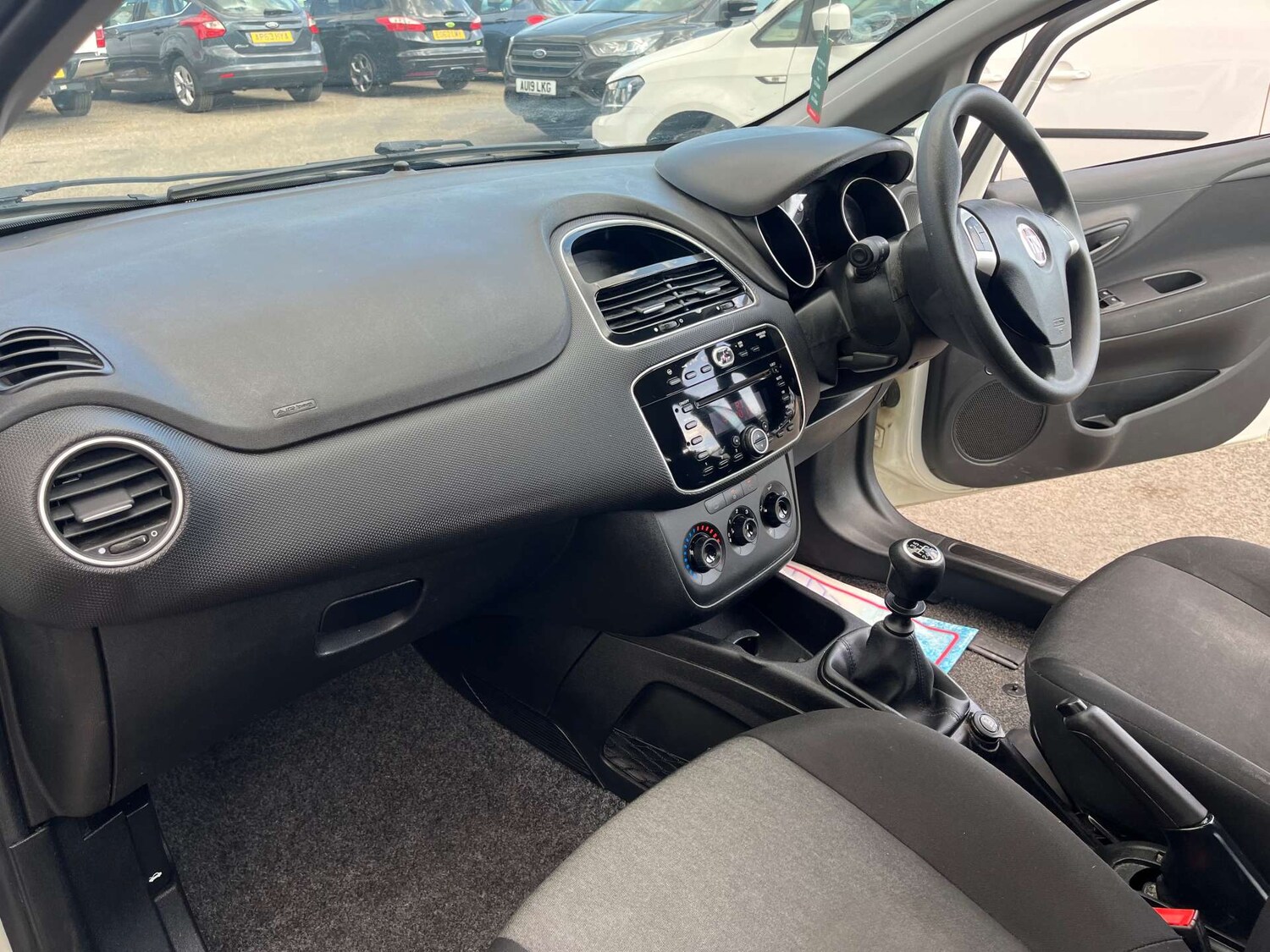 Used Fiat Punto 2017 for sale - 76601982: Photo 38