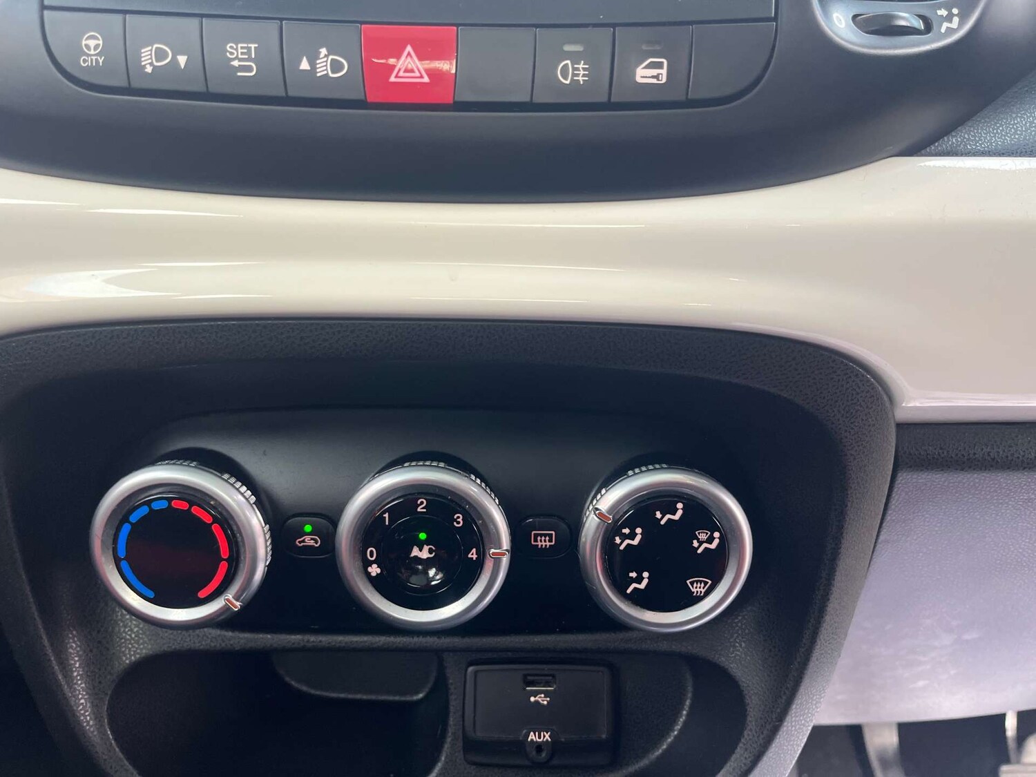 Used Fiat 500L 2013 for sale - 77529391: Photo 25