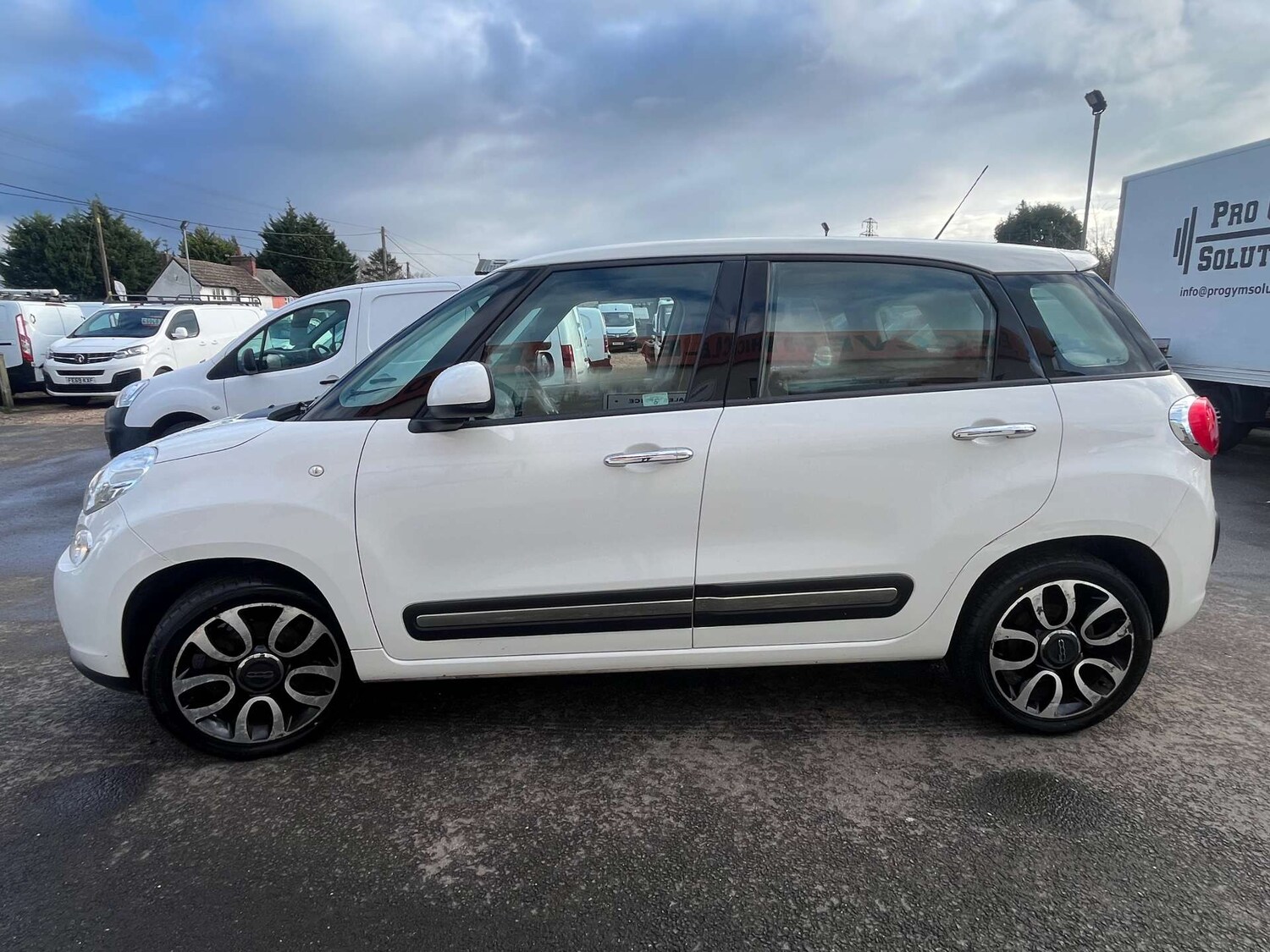 Used Fiat 500L 2013 for sale - 77529391: Photo 8