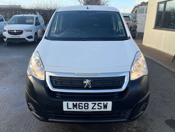Used Peugeot Partner 2018 for sale - 76739831: Photo