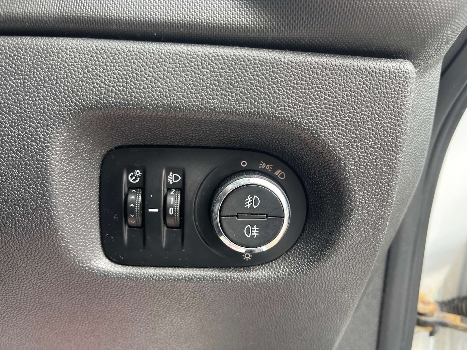 Used Vauxhall Corsa 2010 for sale - 76601629: Photo 19