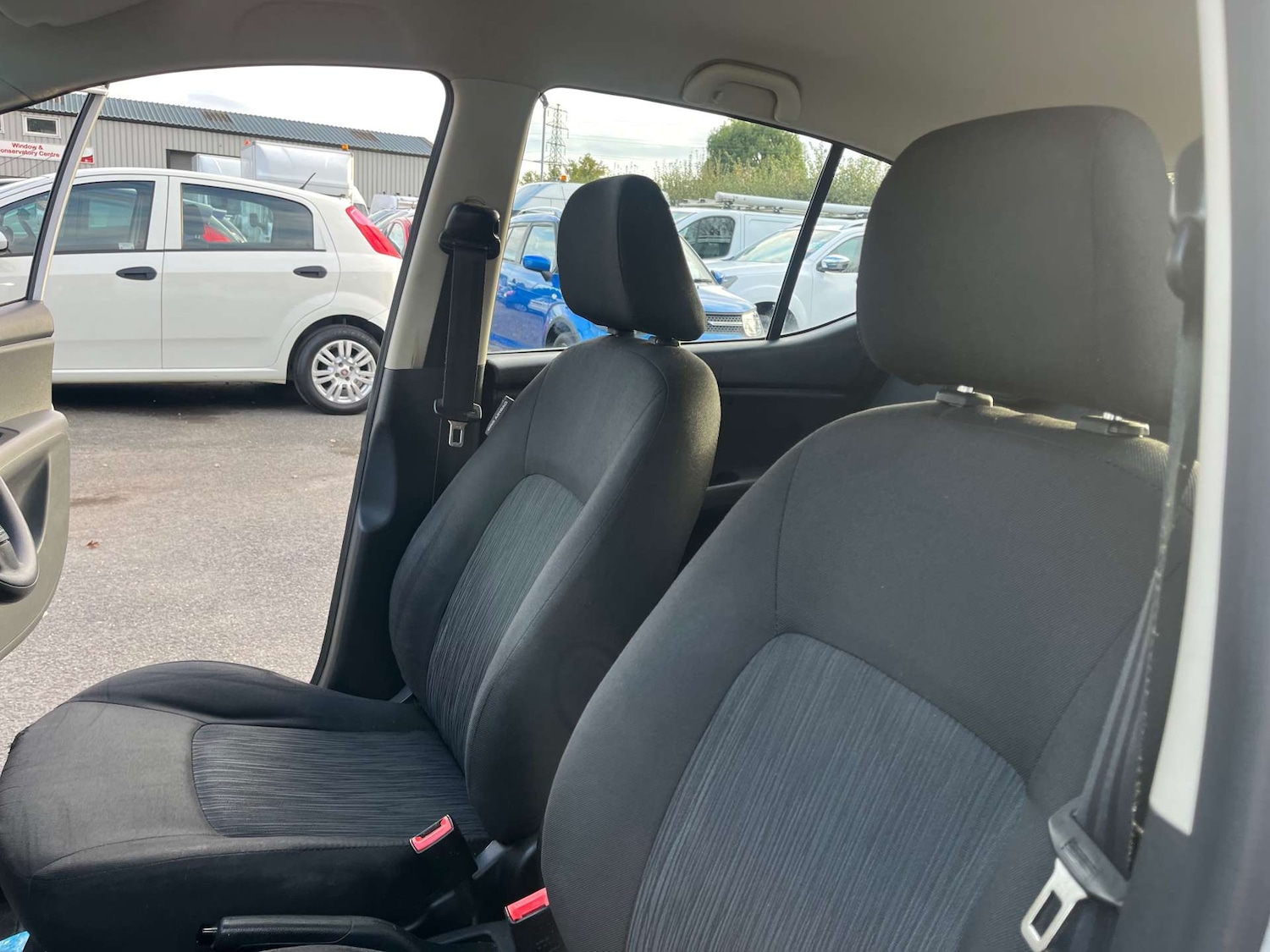Used Hyundai i10 2013 for sale - 76333114: Photo 26