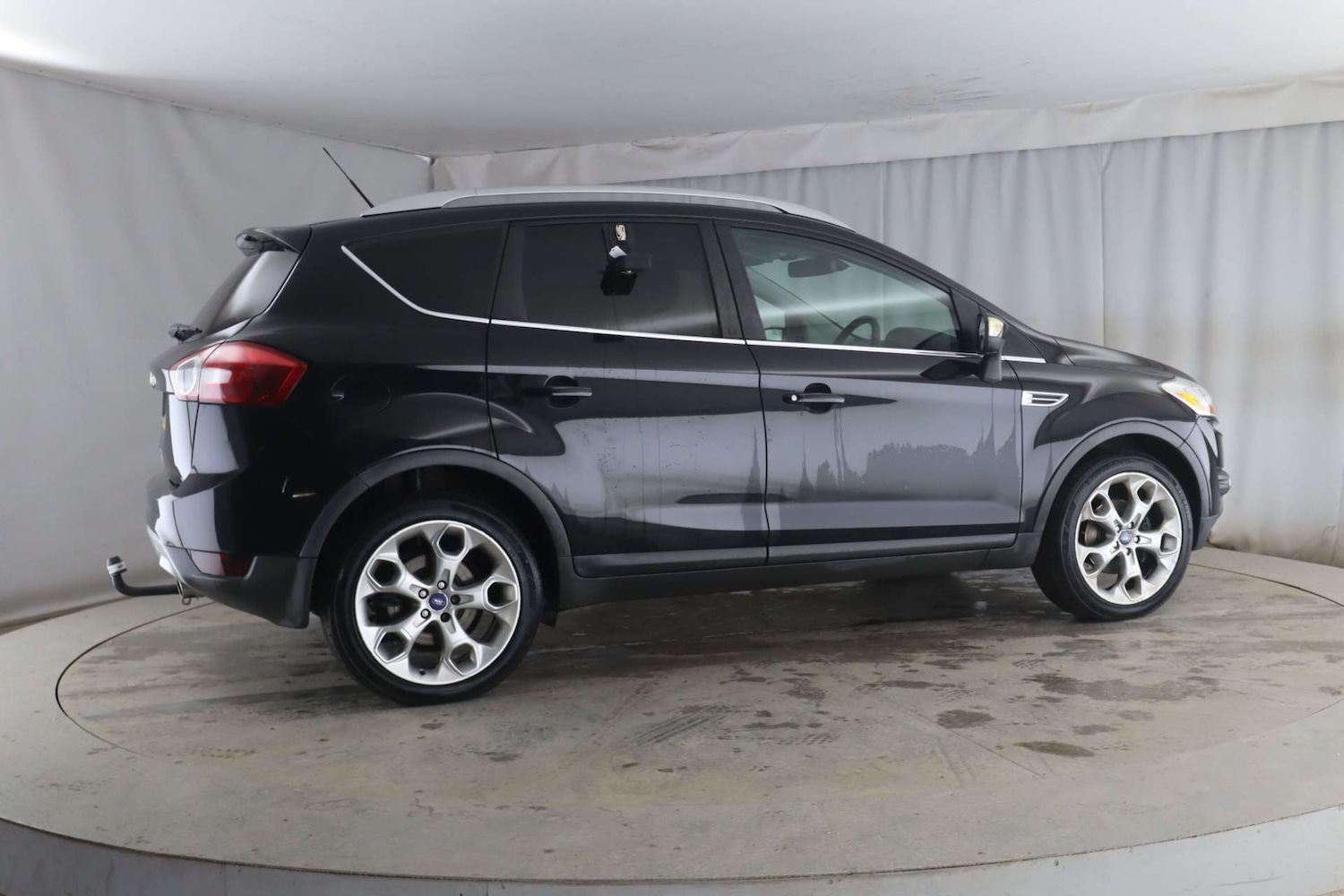 Used Ford Kuga 2011 for sale - 77640523: Photo 2