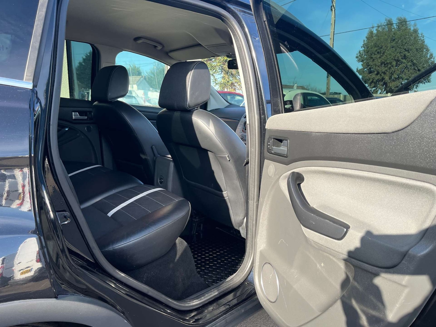 Used Ford Kuga 2011 for sale - 77640523: Photo 27