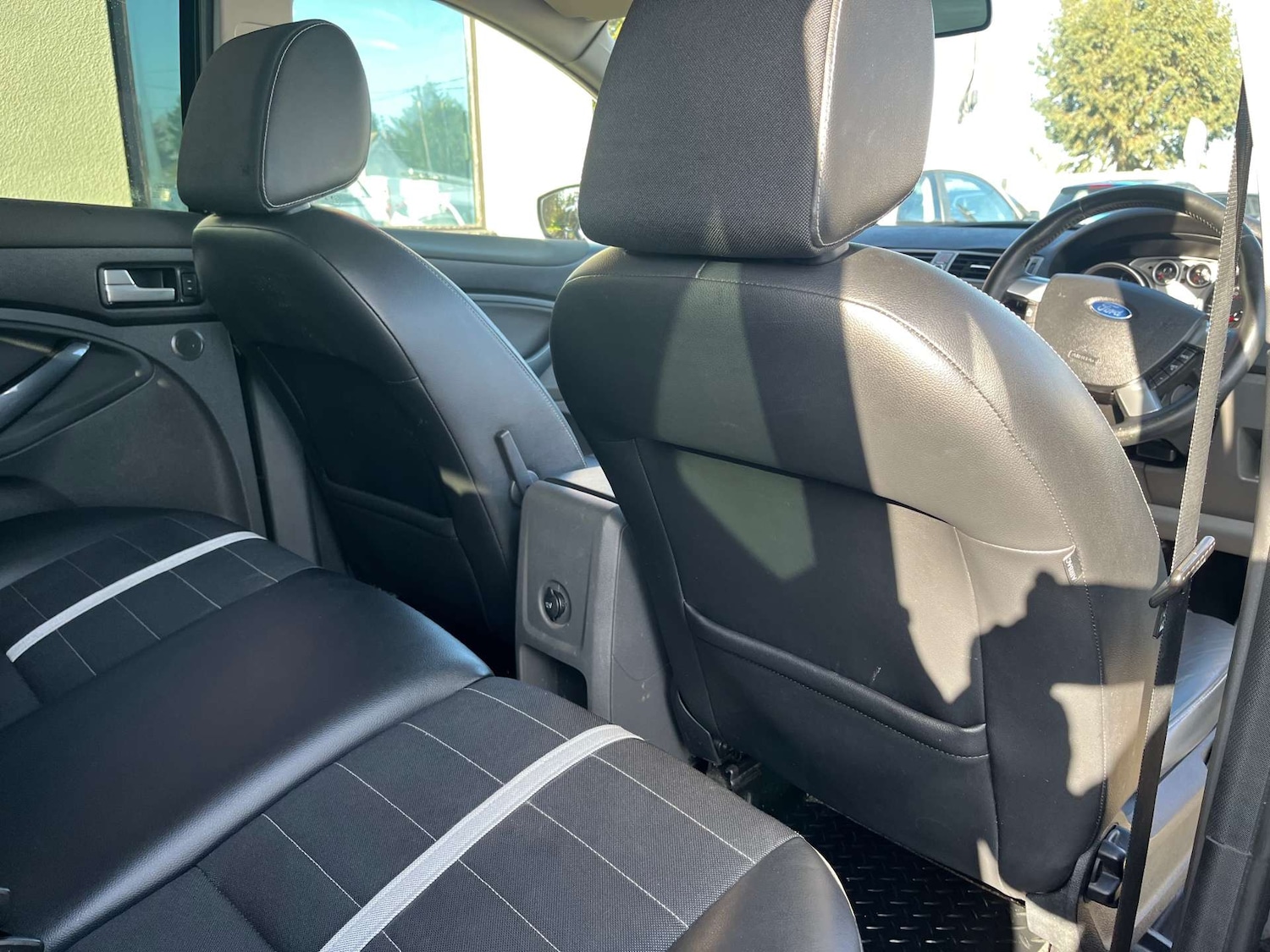 Used Ford Kuga 2011 for sale - 77640523: Photo 28