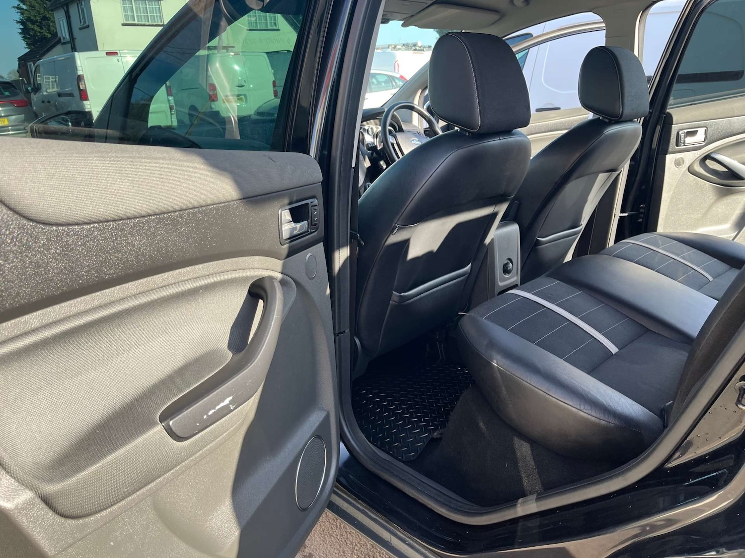 Used Ford Kuga 2011 for sale - 77640523: Photo 33