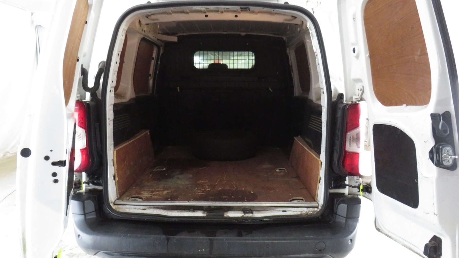 Used Peugeot Partner 2020 for sale - 77967829: Photo 2