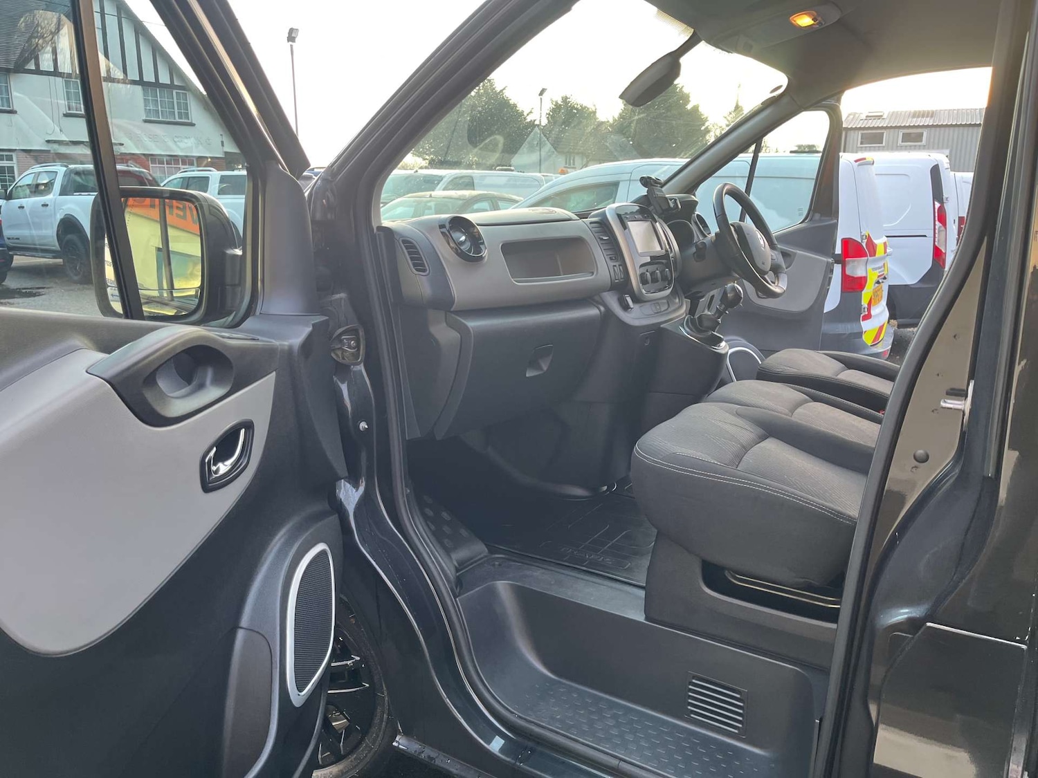 Used Renault Trafic 2017 for sale - 77234096: Photo 32