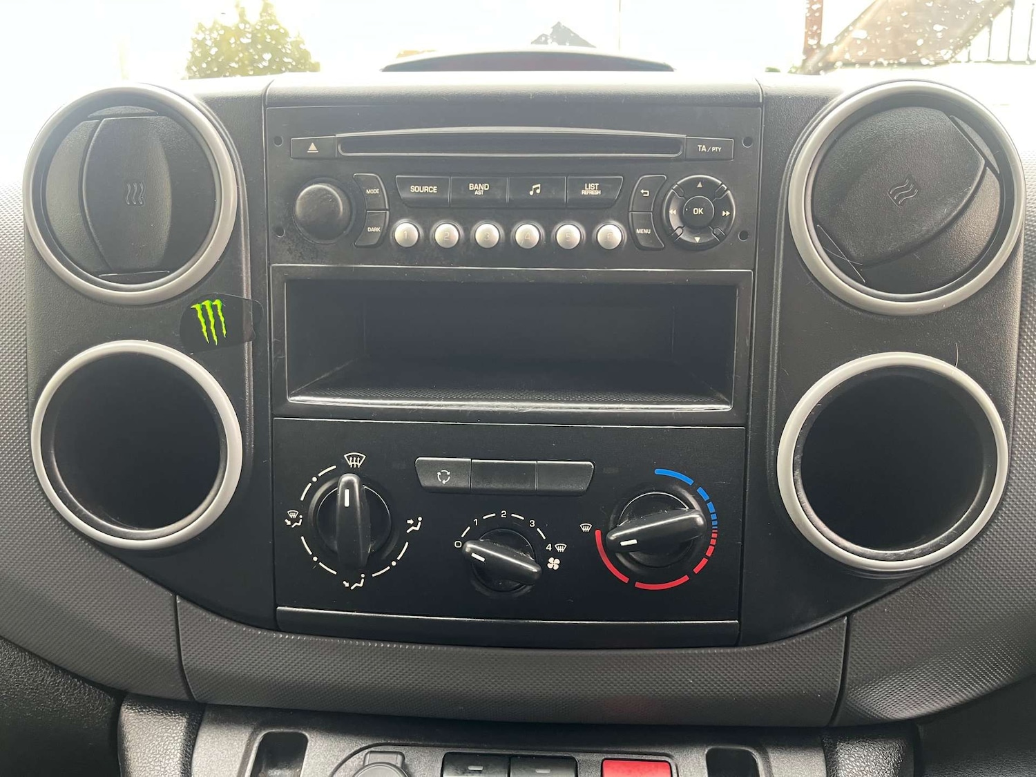 Used Peugeot Partner 2018 for sale - 76682748: Photo 24