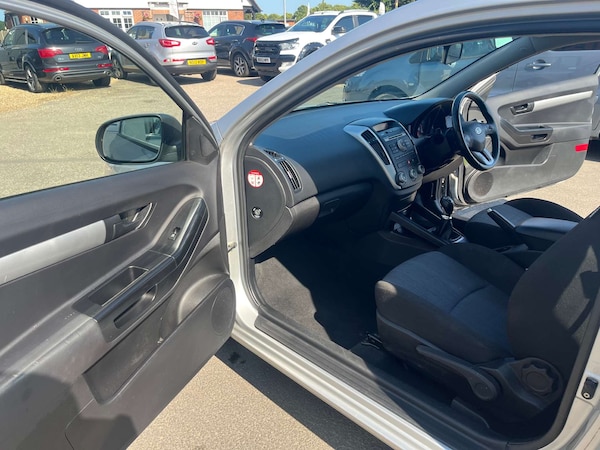 Used Kia Pro Ceed 2013 for sale - 74996932: Photo 32