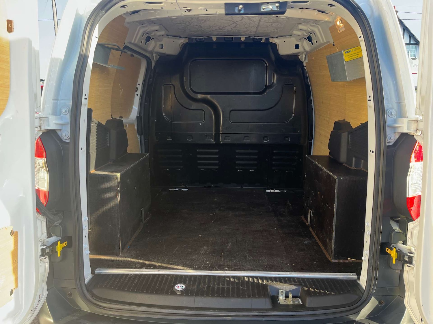 Used Ford Transit Courier 2017 for sale - 77022418: Photo 30