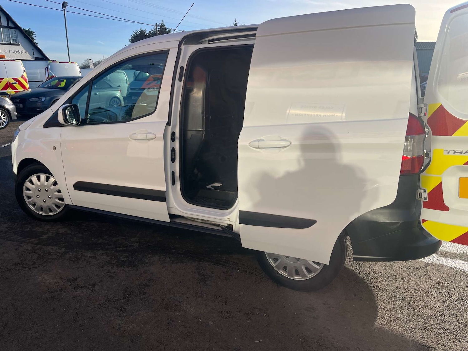 Used Ford Transit Courier 2017 for sale - 77022418: Photo 32