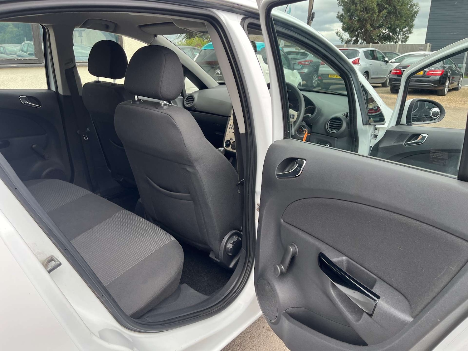 Used Vauxhall Corsa 2010 for sale - 77235339: Photo 28