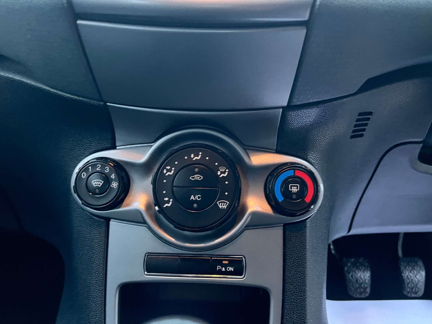 Used Ford Fiesta 2010 for sale - 77262745: Photo 24