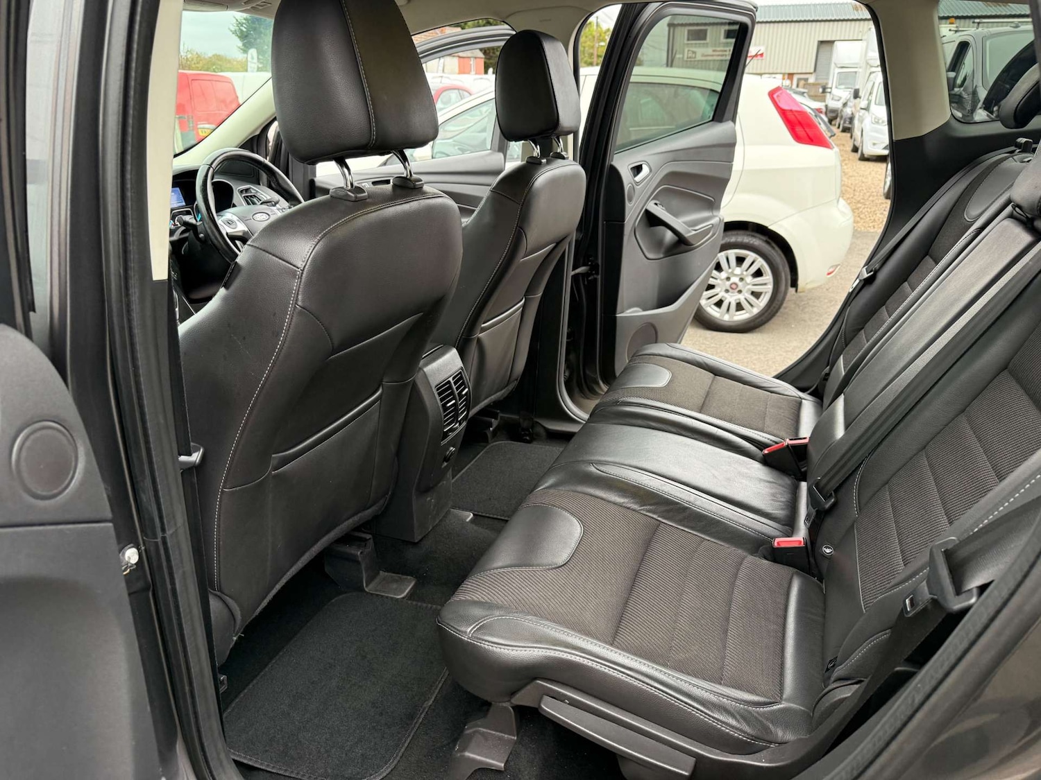 Used Ford Kuga 2015 for sale - 76253852: Photo 32