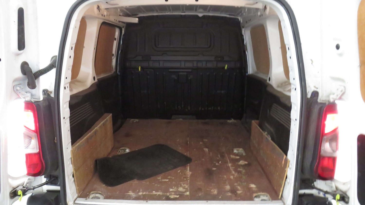 Used Peugeot Partner 2019 for sale - 78198822: Photo 2