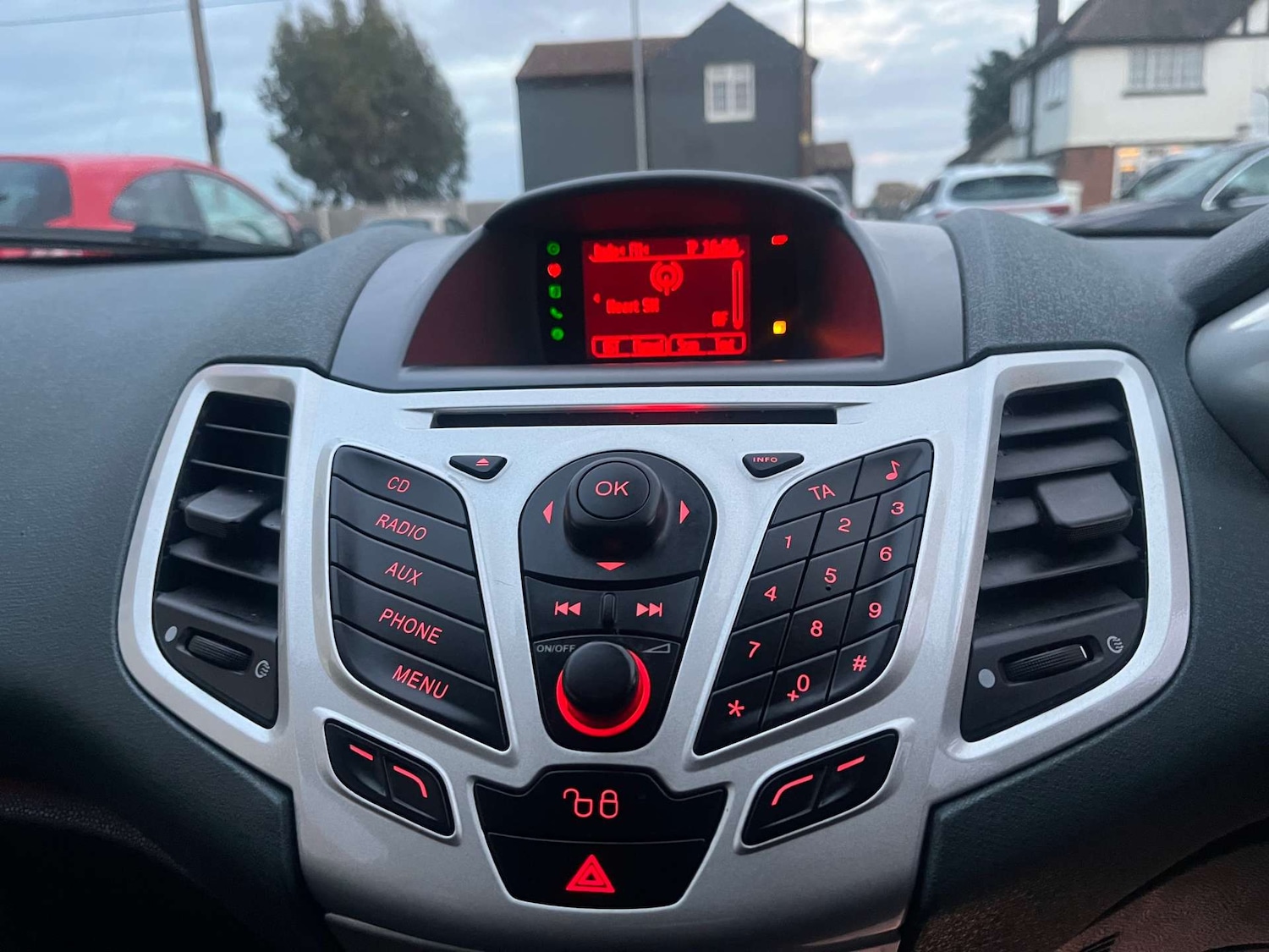 Used Ford Fiesta 2010 for sale - 76601555: Photo 24