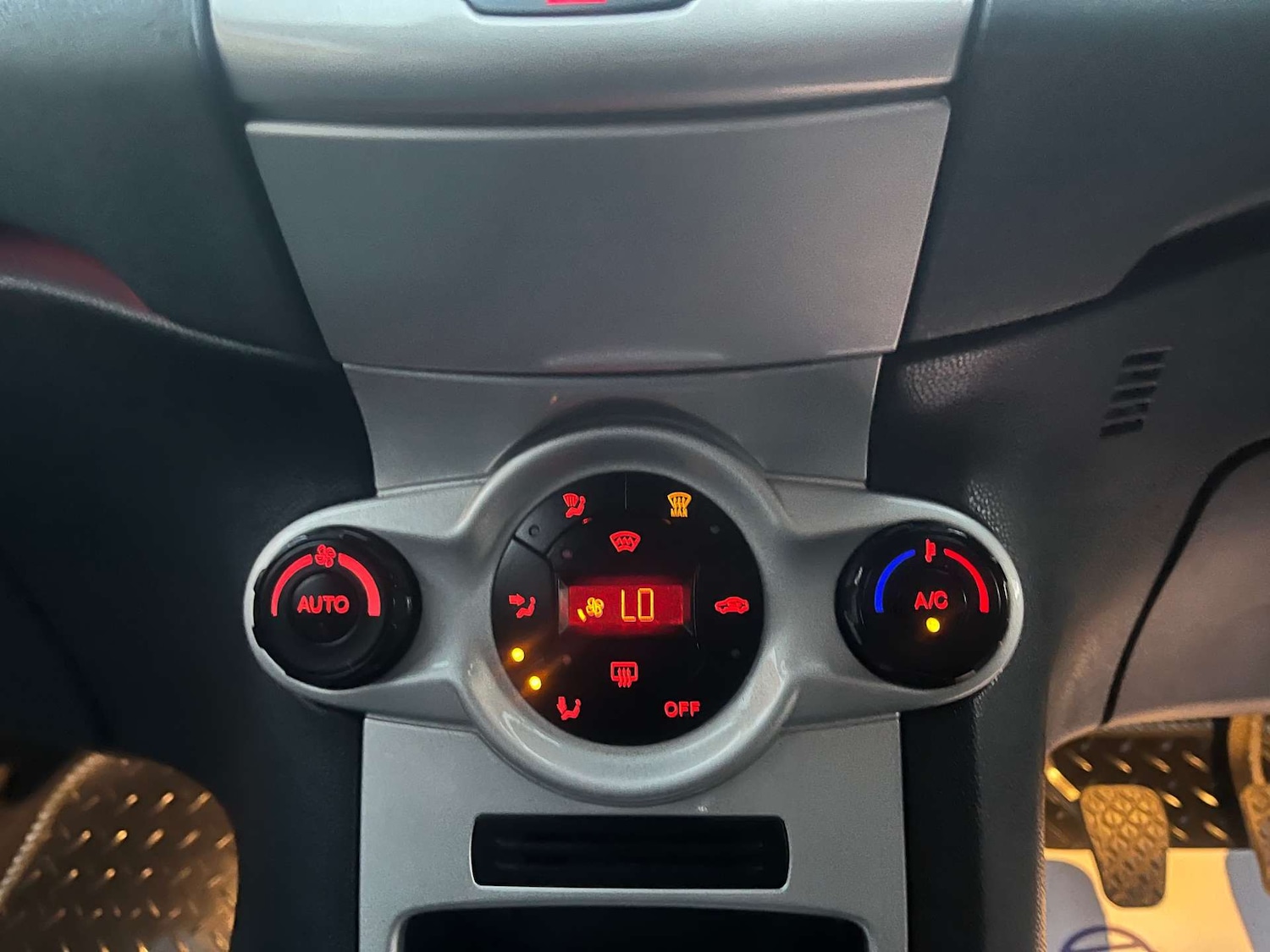 Used Ford Fiesta 2010 for sale - 76601555: Photo 25