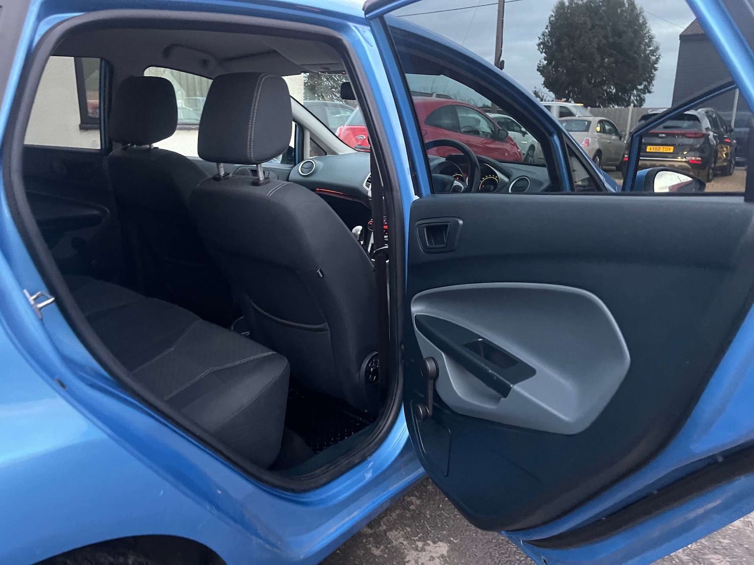 Used Ford Fiesta 2010 for sale - 76601555: Photo 28