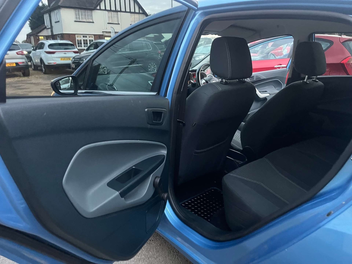 Used Ford Fiesta 2010 for sale - 76601555: Photo 31