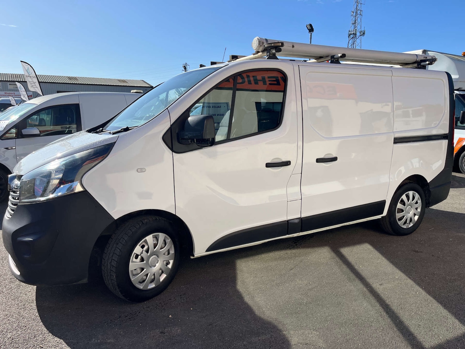 Used Vauxhall Vivaro 2015 for sale - 77678651: Photo 3