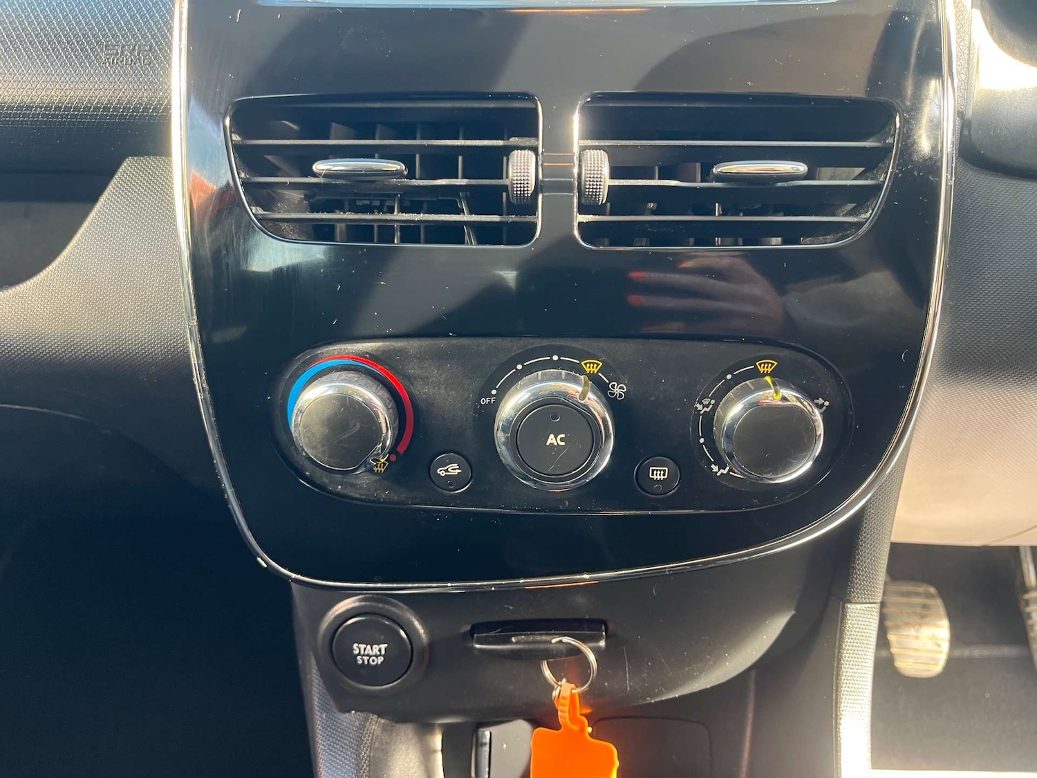 Used Renault Clio 2014 for sale - 76414886: Photo 25