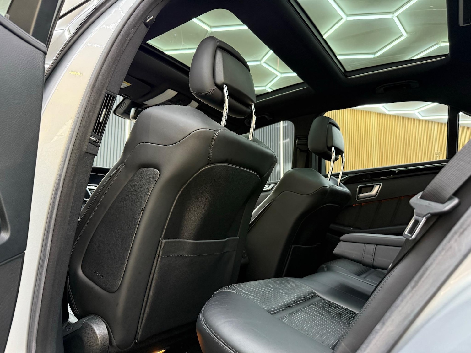 Used Mercedes-Benz E Class 2015 for sale - 76692913: Photo 18