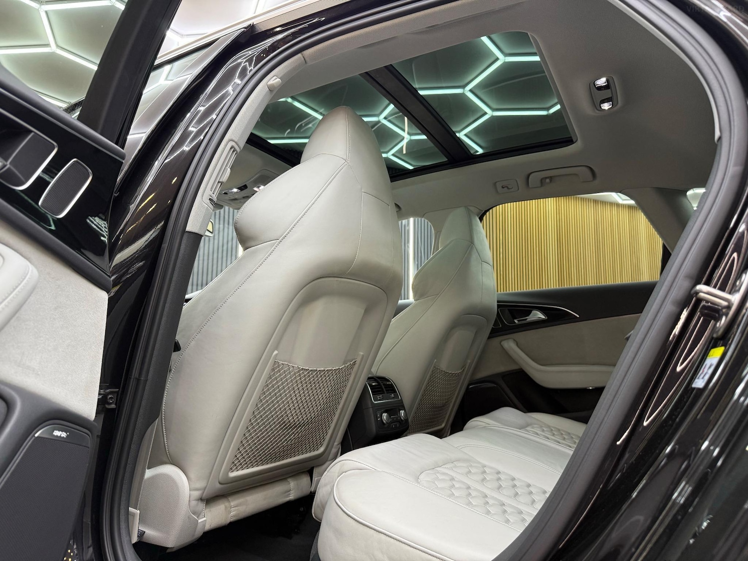 Used Audi RS6 2016 for sale - 76957070: Photo 12