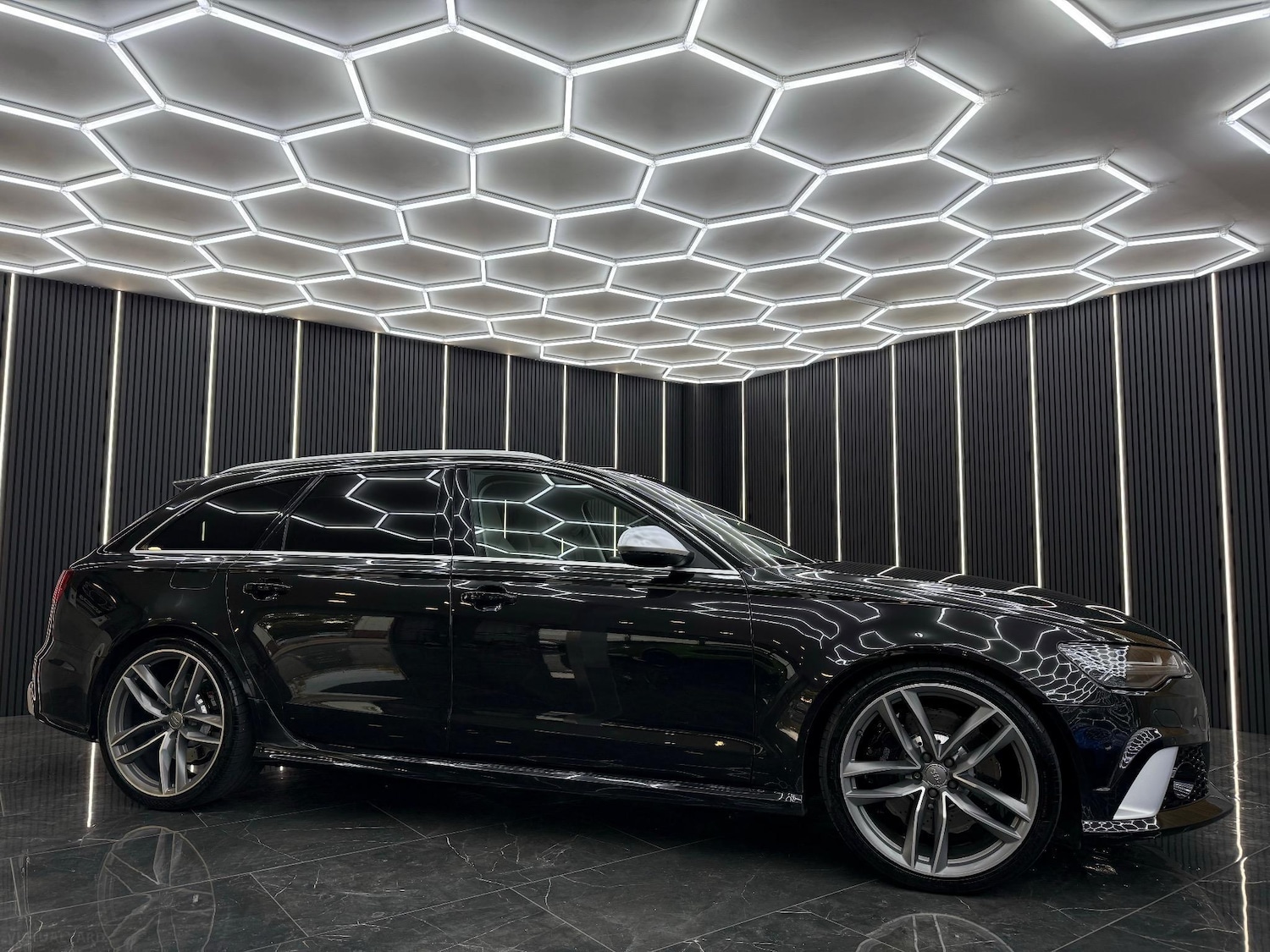 Used Audi RS6 2016 for sale - 76957070: Photo 2