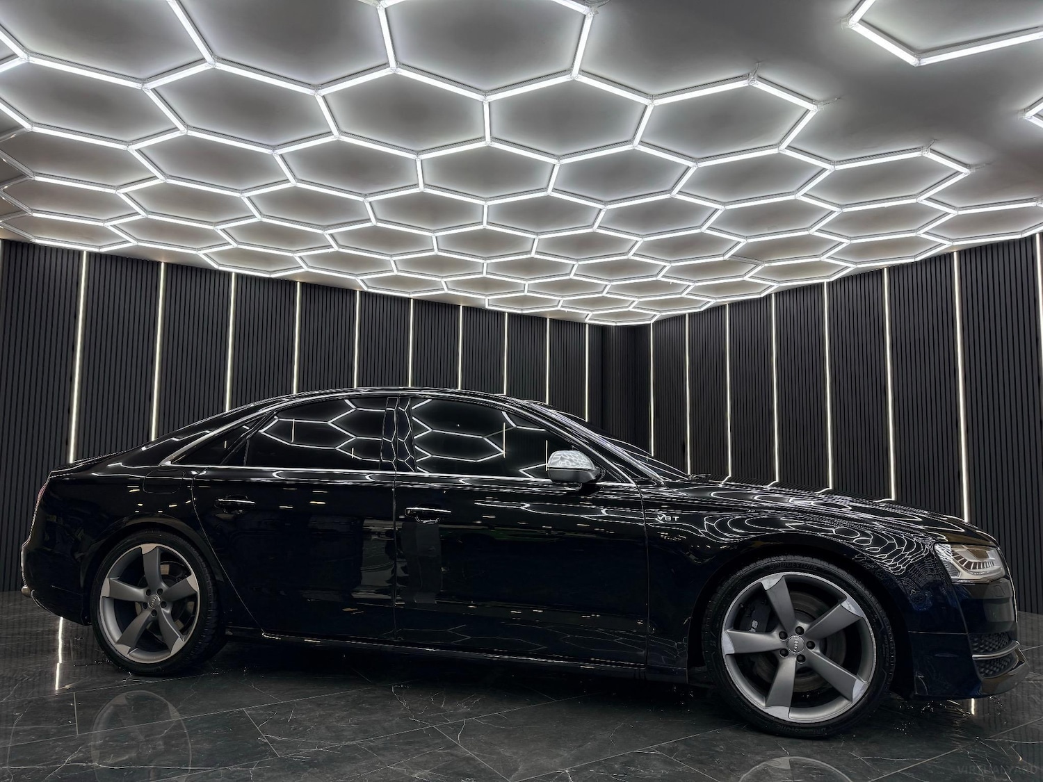 Used Audi A8 2016 for sale - 76692911: Photo 2