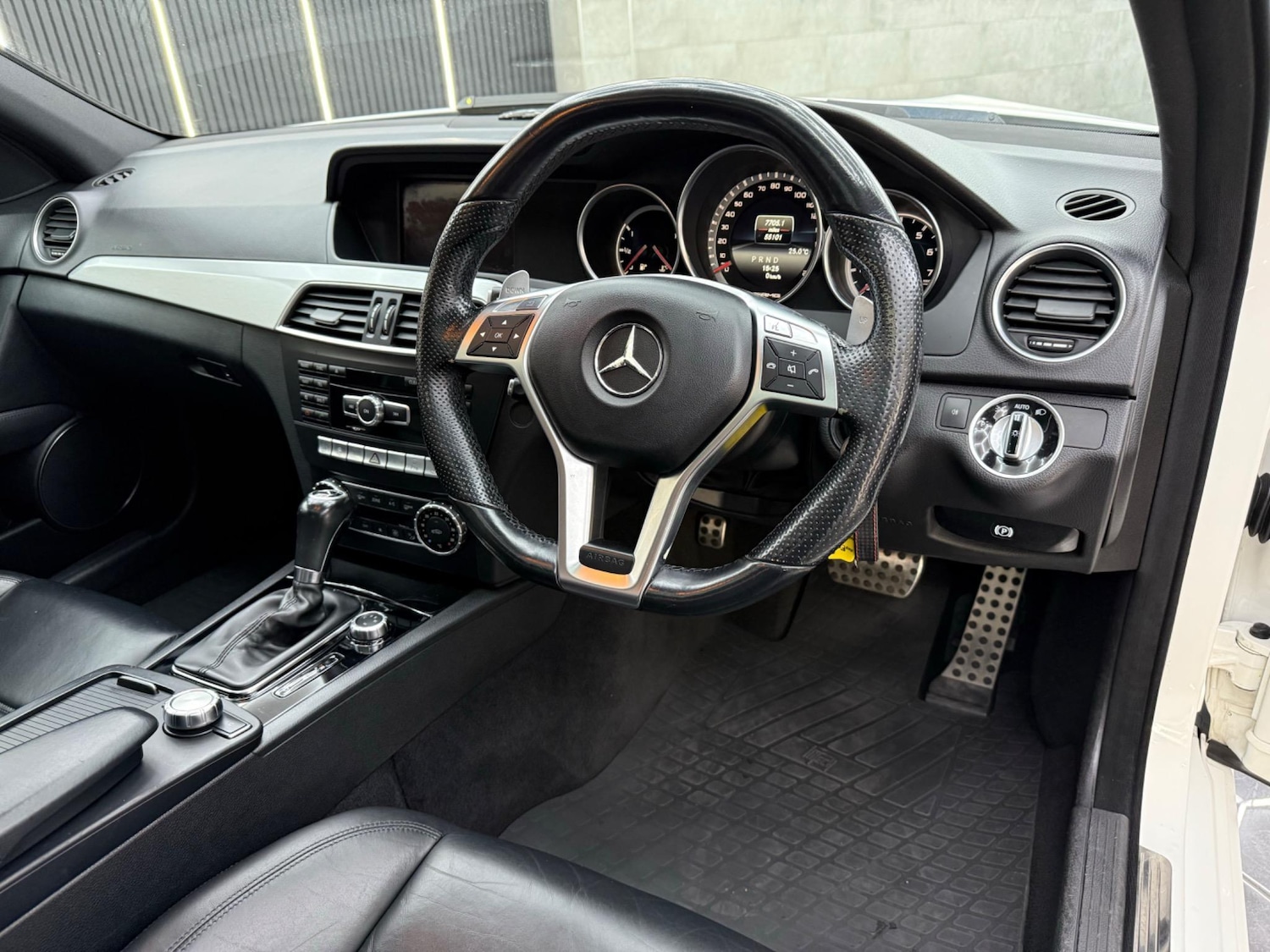 Used Mercedes-Benz C Class 2013 for sale - 76692935: Photo 3