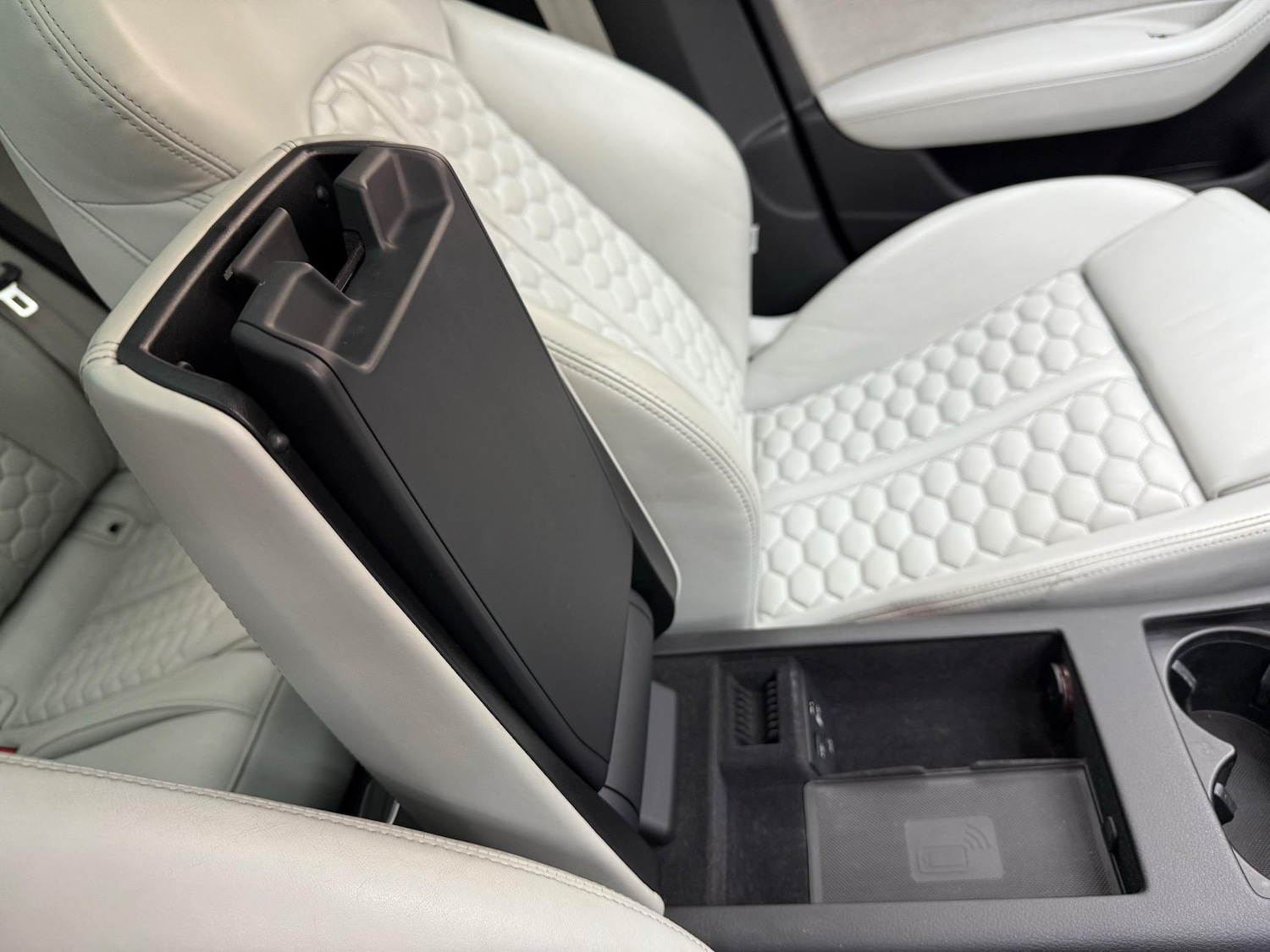 Used Audi RS6 2016 for sale - 76692930: Photo 16