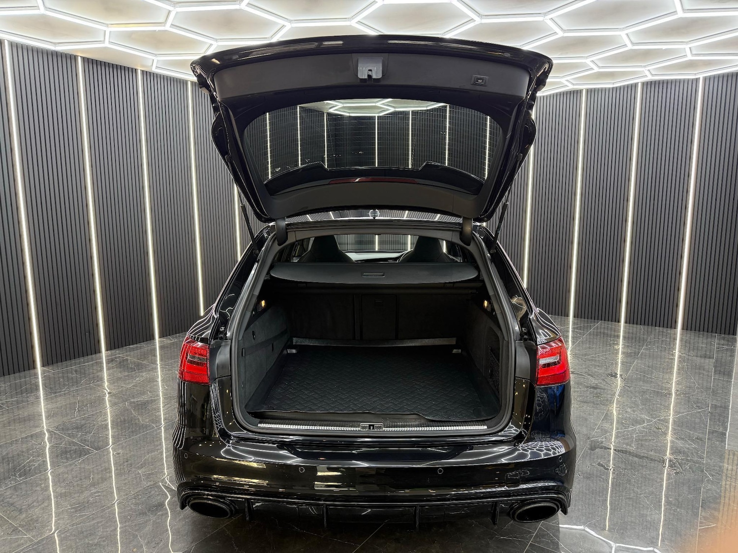 Used Audi RS6 2015 for sale - 76960334: Photo 9