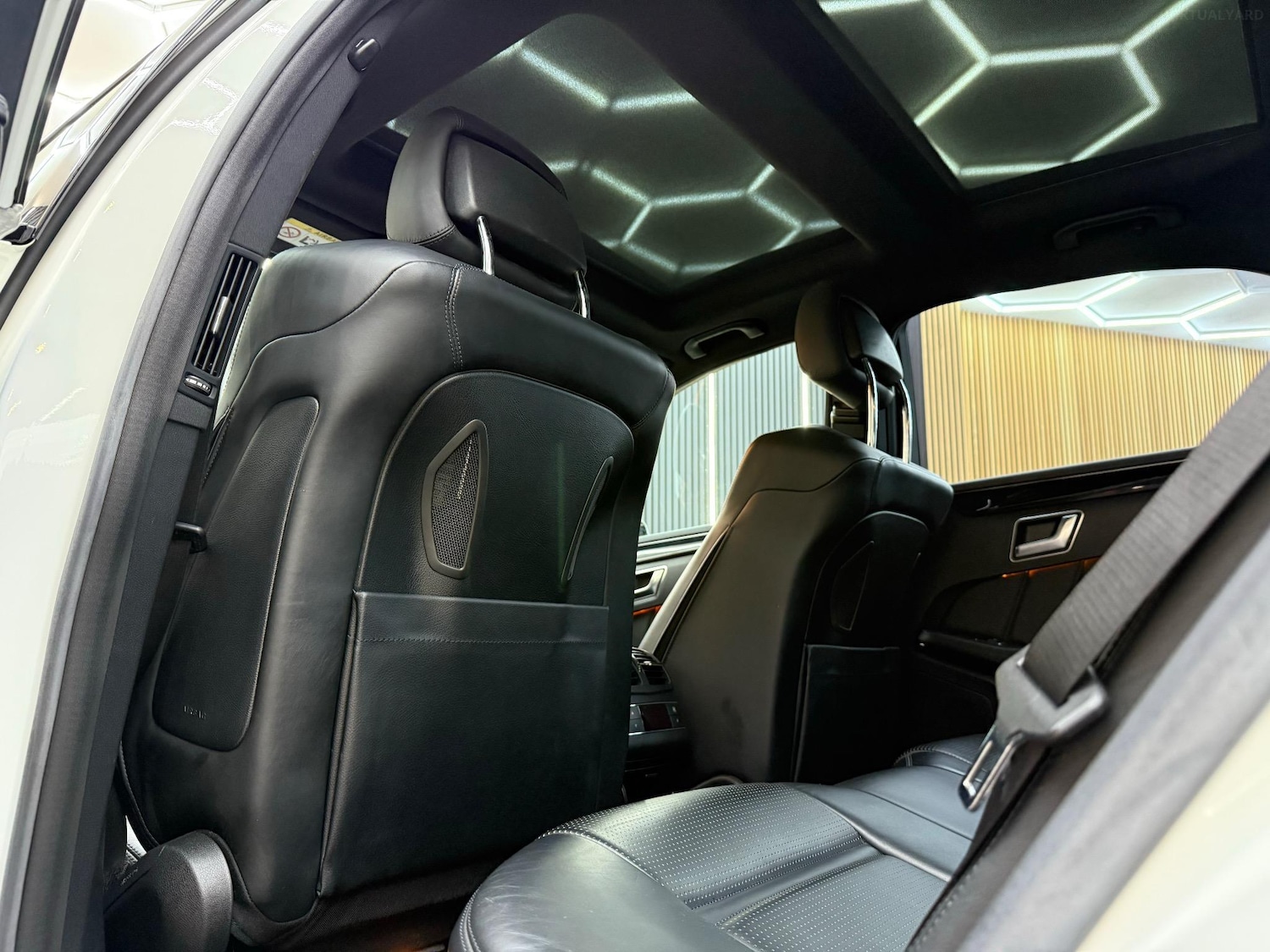 Used Mercedes-Benz E Class 2015 for sale - 76692917: Photo 14