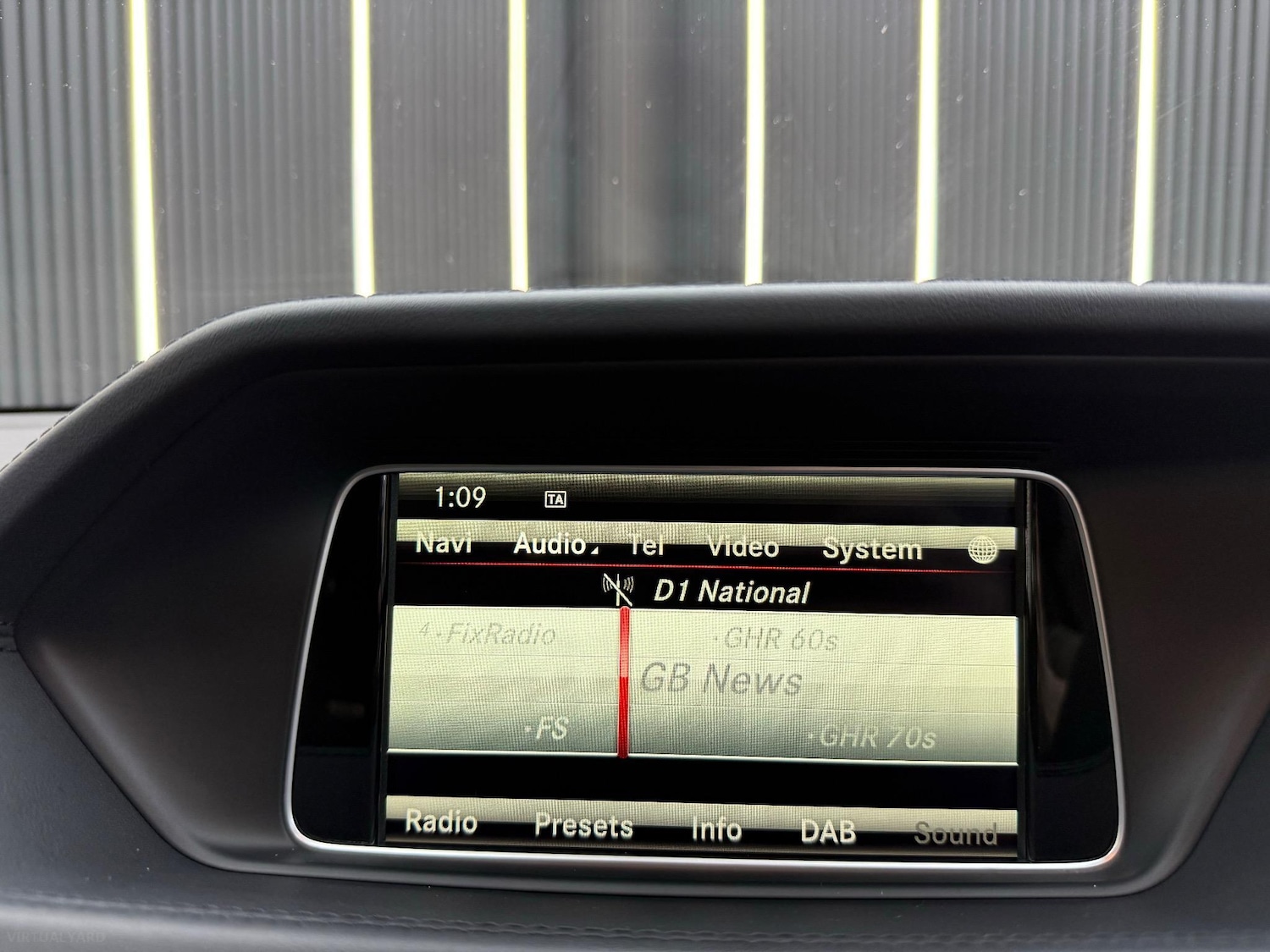 Used Mercedes-Benz E Class 2015 for sale - 76692917: Photo 32