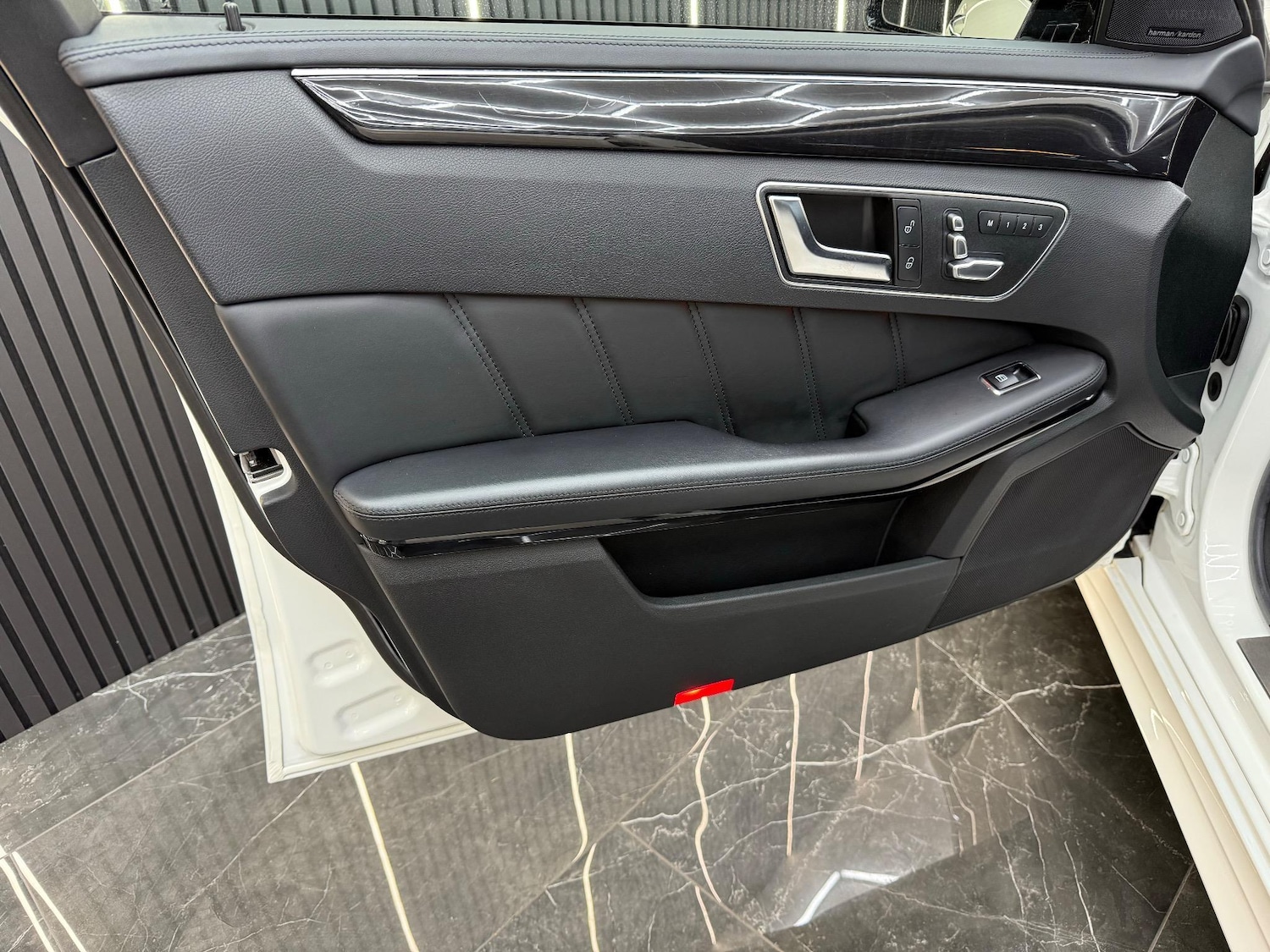 Used Mercedes-Benz E Class 2015 for sale - 76692917: Photo 42