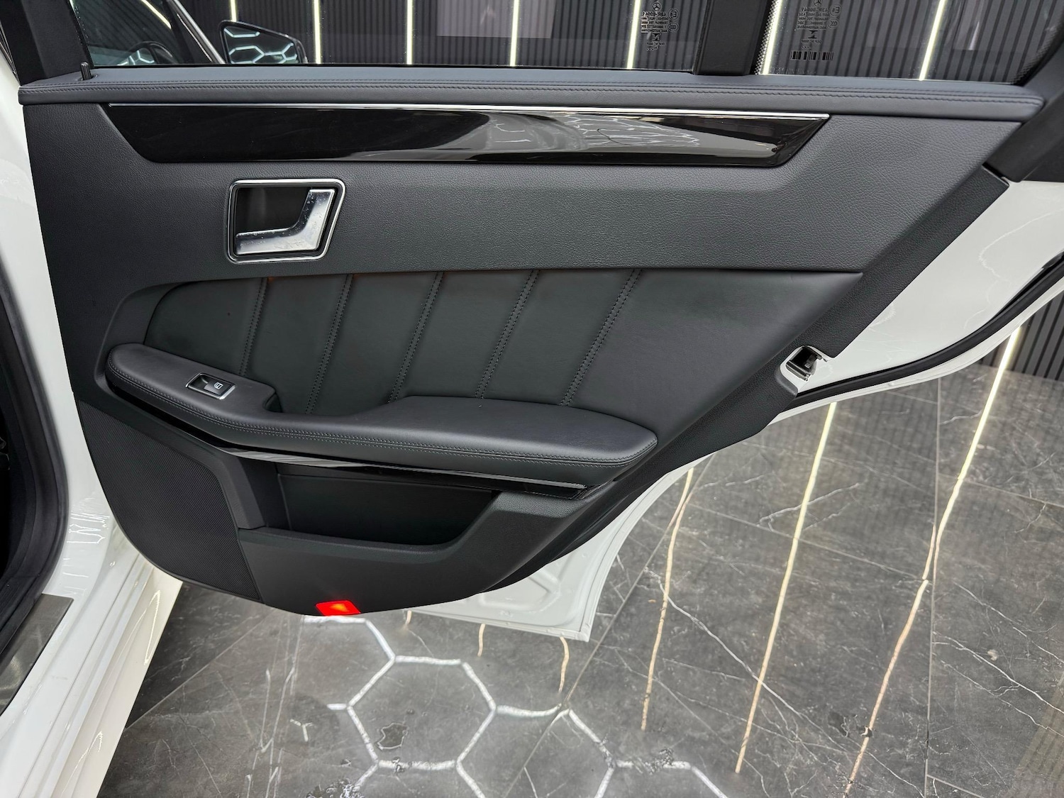 Used Mercedes-Benz E Class 2015 for sale - 76692917: Photo 43