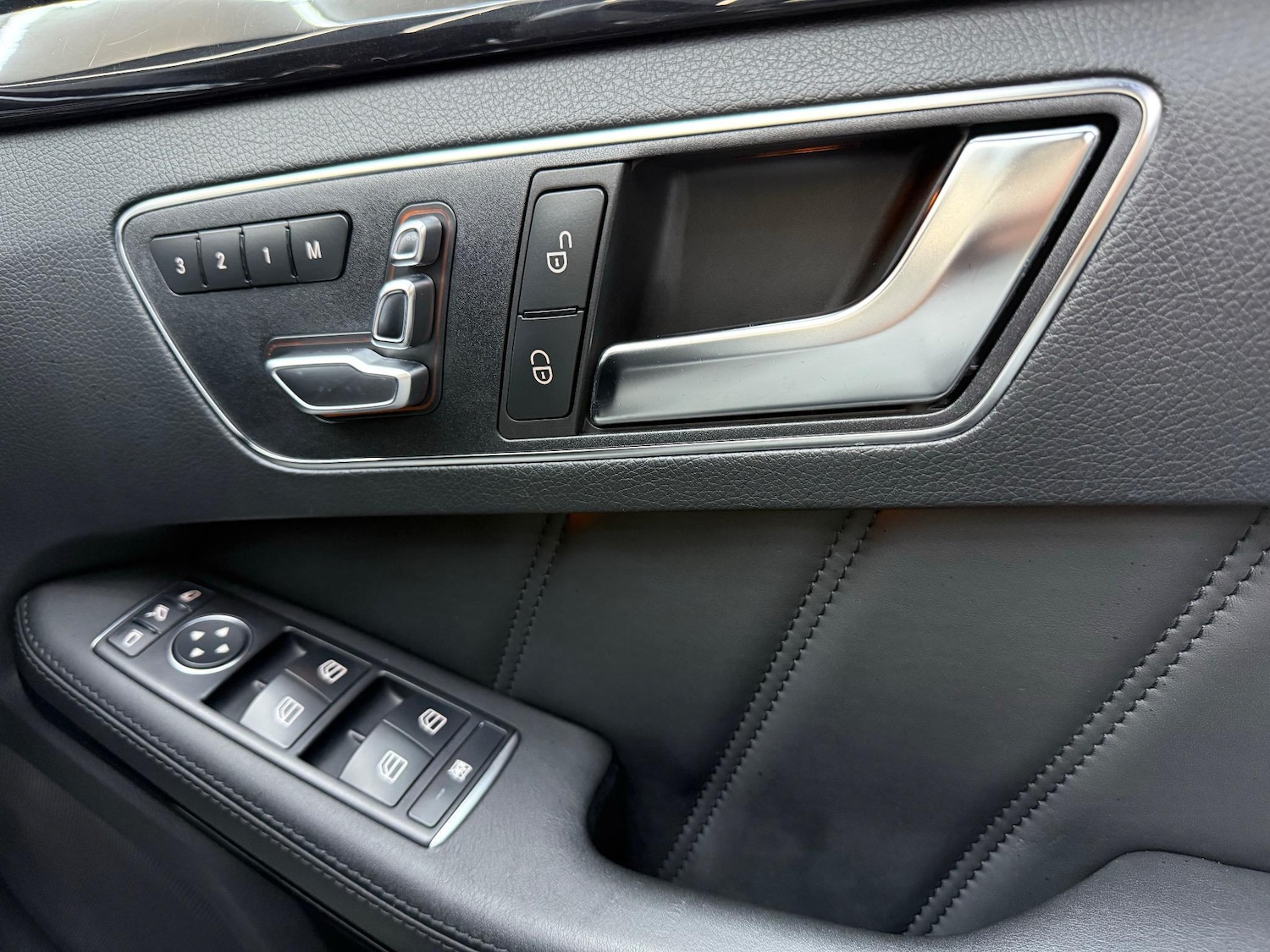 Used Mercedes-Benz E Class 2015 for sale - 76692917: Photo 44