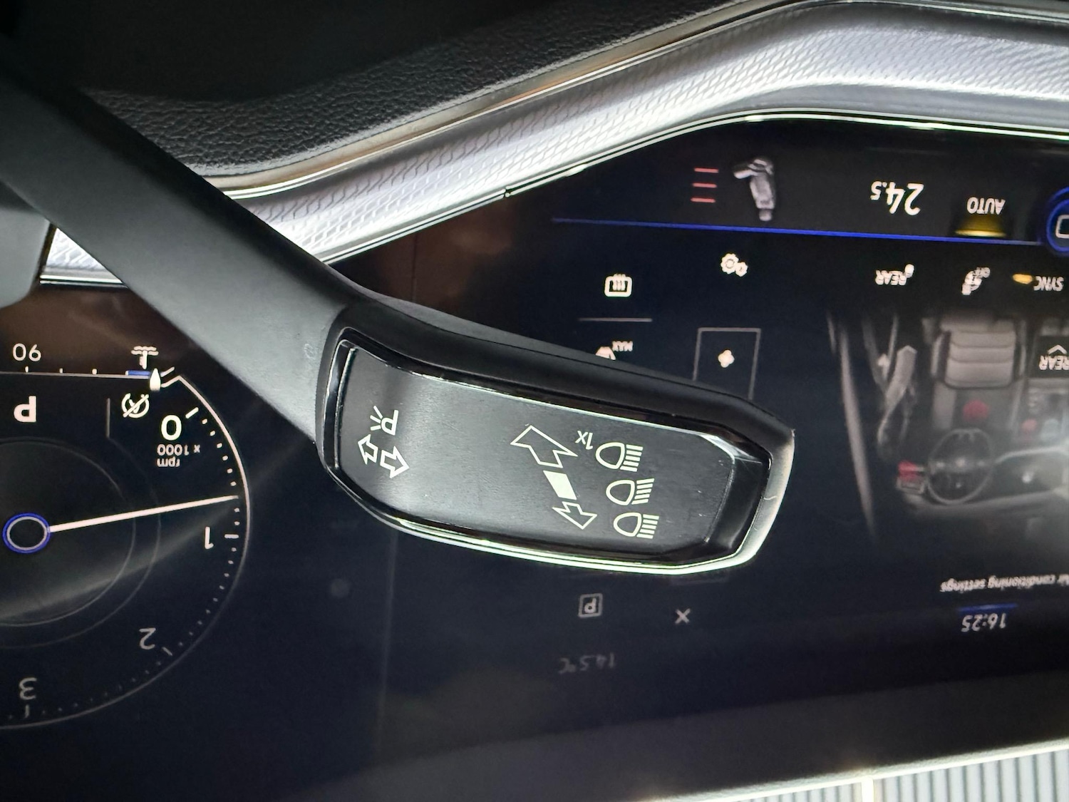 Used Volkswagen Touareg 2020 for sale - 76960331: Photo 33