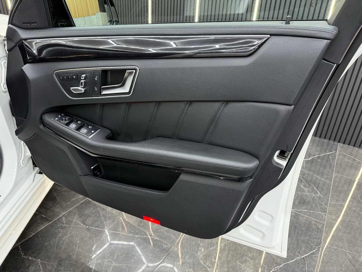 Used Mercedes-Benz E Class 2015 for sale - 76957069: Photo 41