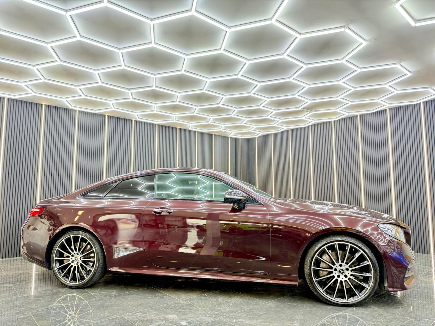 Used Mercedes-Benz E Class 2019 for sale - 76692933: Photo 2