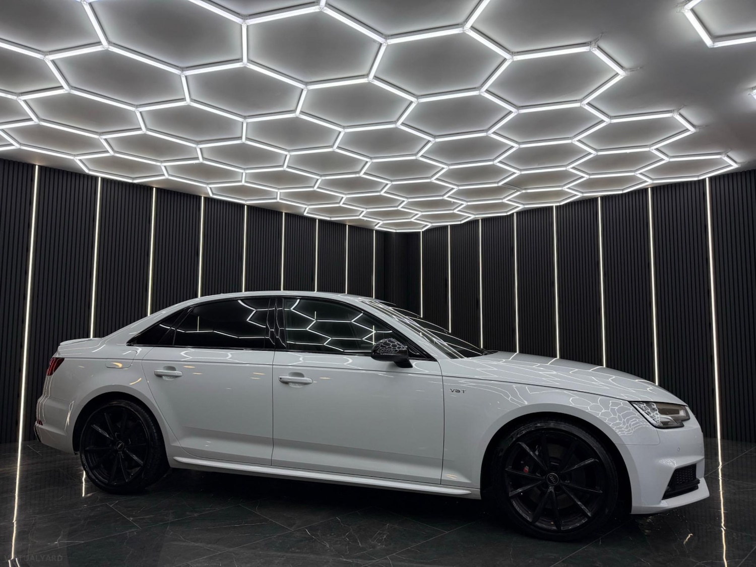 Used Audi A4 2017 for sale - 77296559: Photo 2