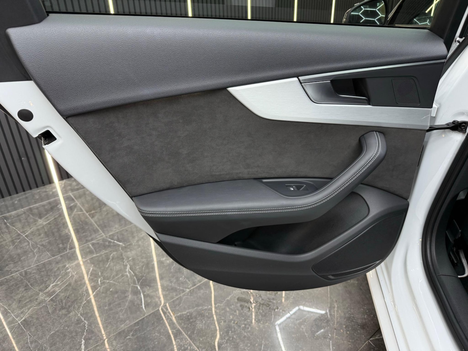 Used Audi A4 2017 for sale - 77296559: Photo 44