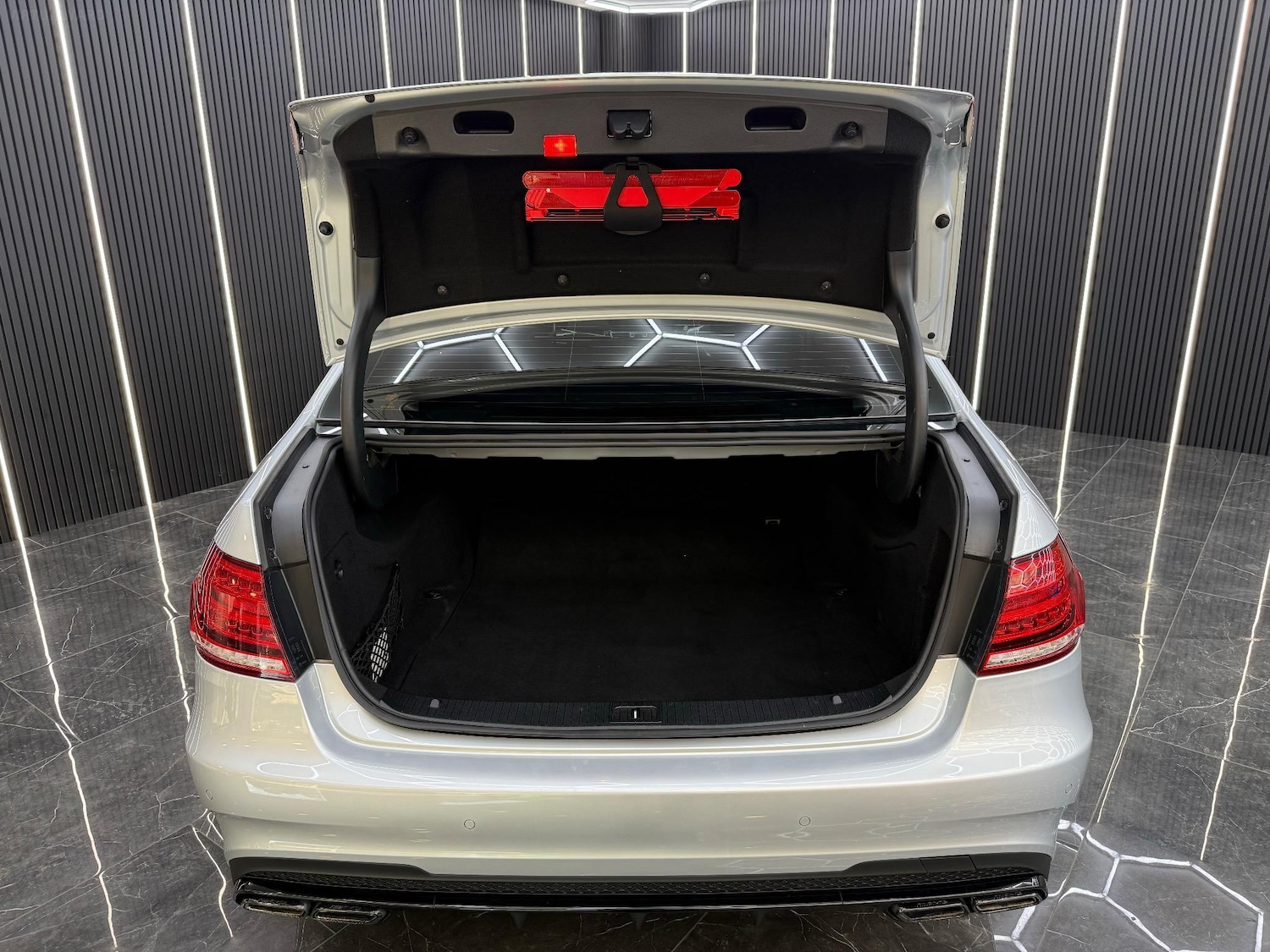 Used Mercedes-Benz E Class 2015 for sale - 76957068: Photo 10