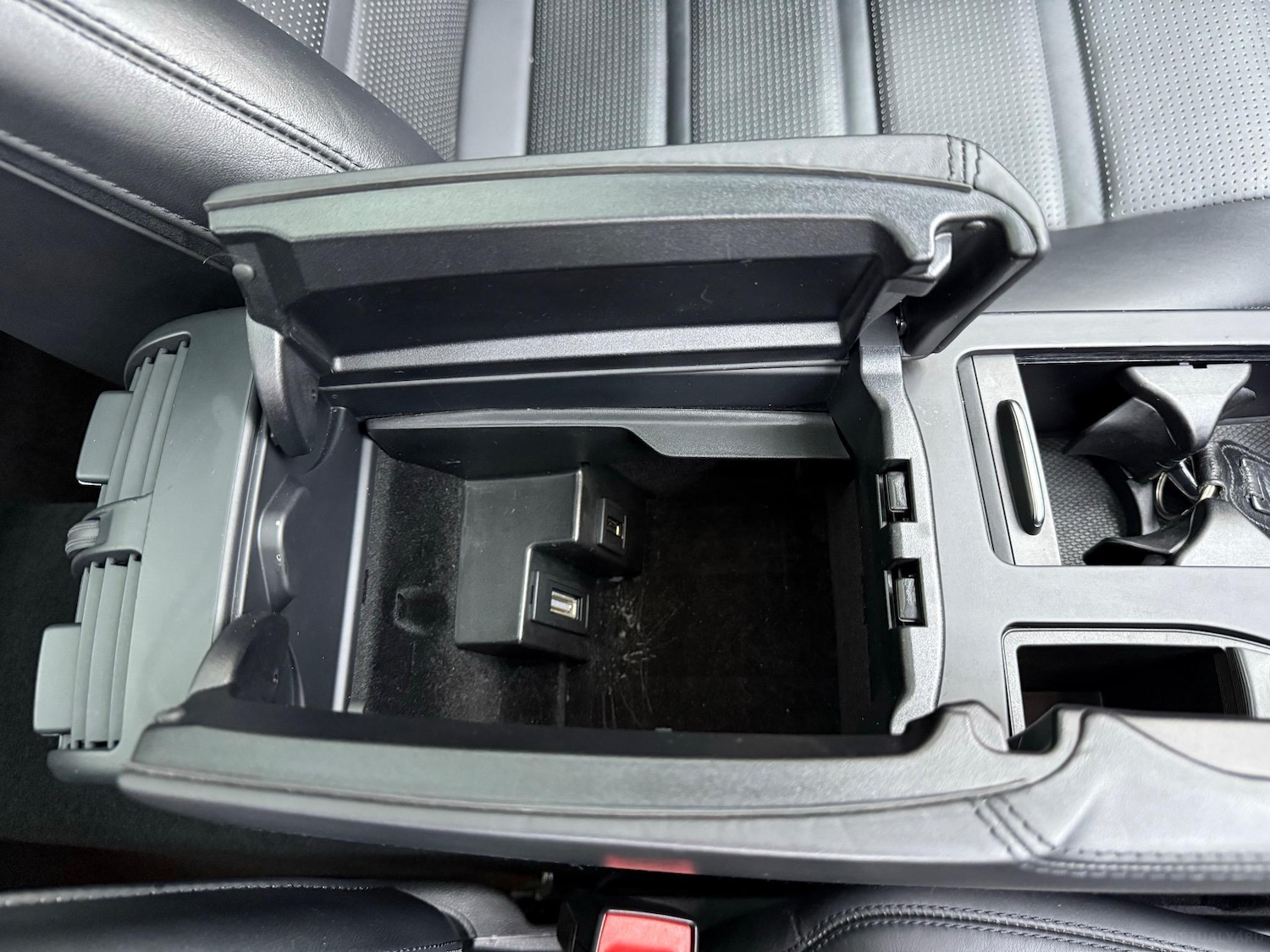 Used Mercedes-Benz E Class 2015 for sale - 76957068: Photo 22