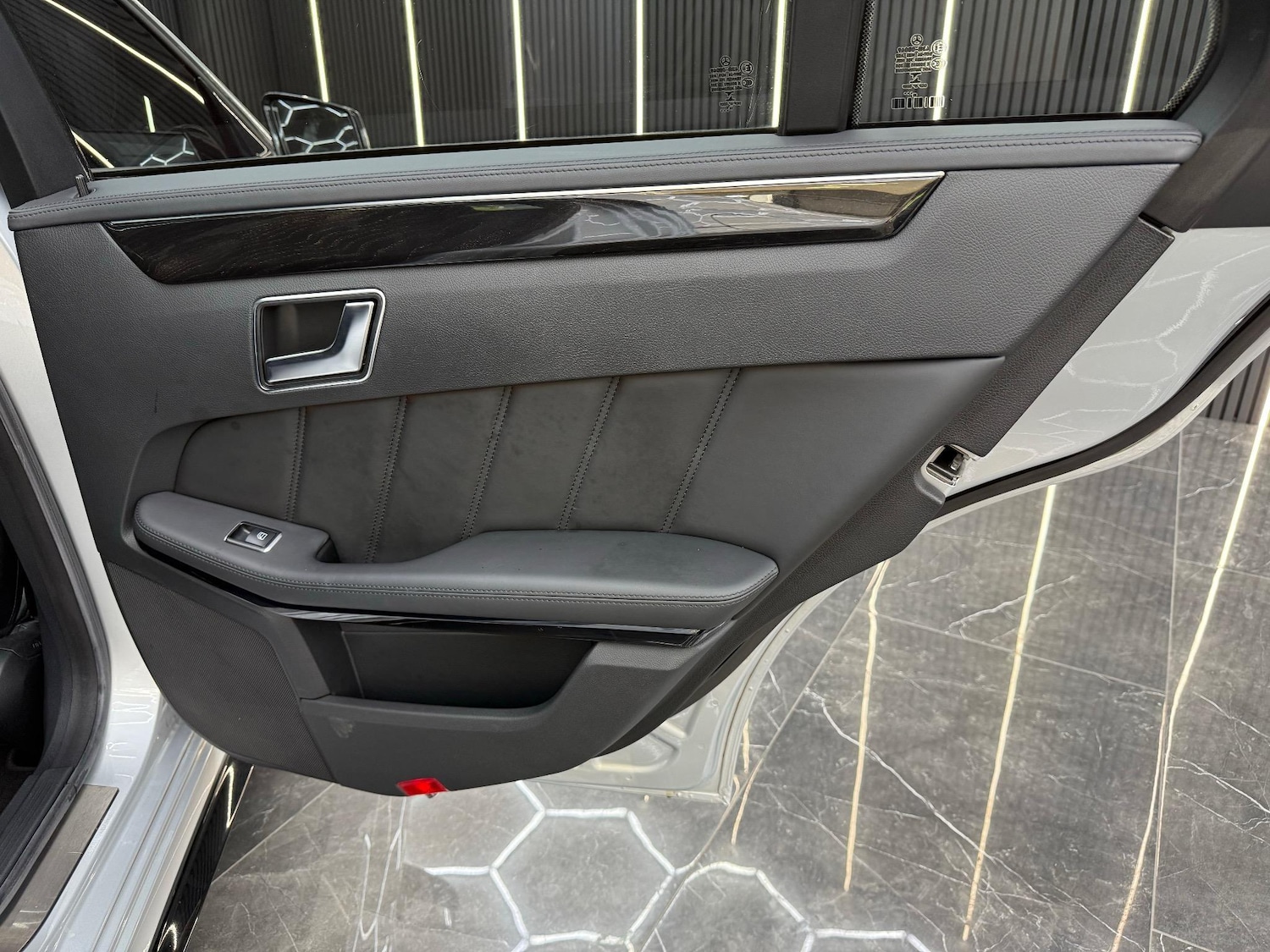 Used Mercedes-Benz E Class 2015 for sale - 76957068: Photo 42