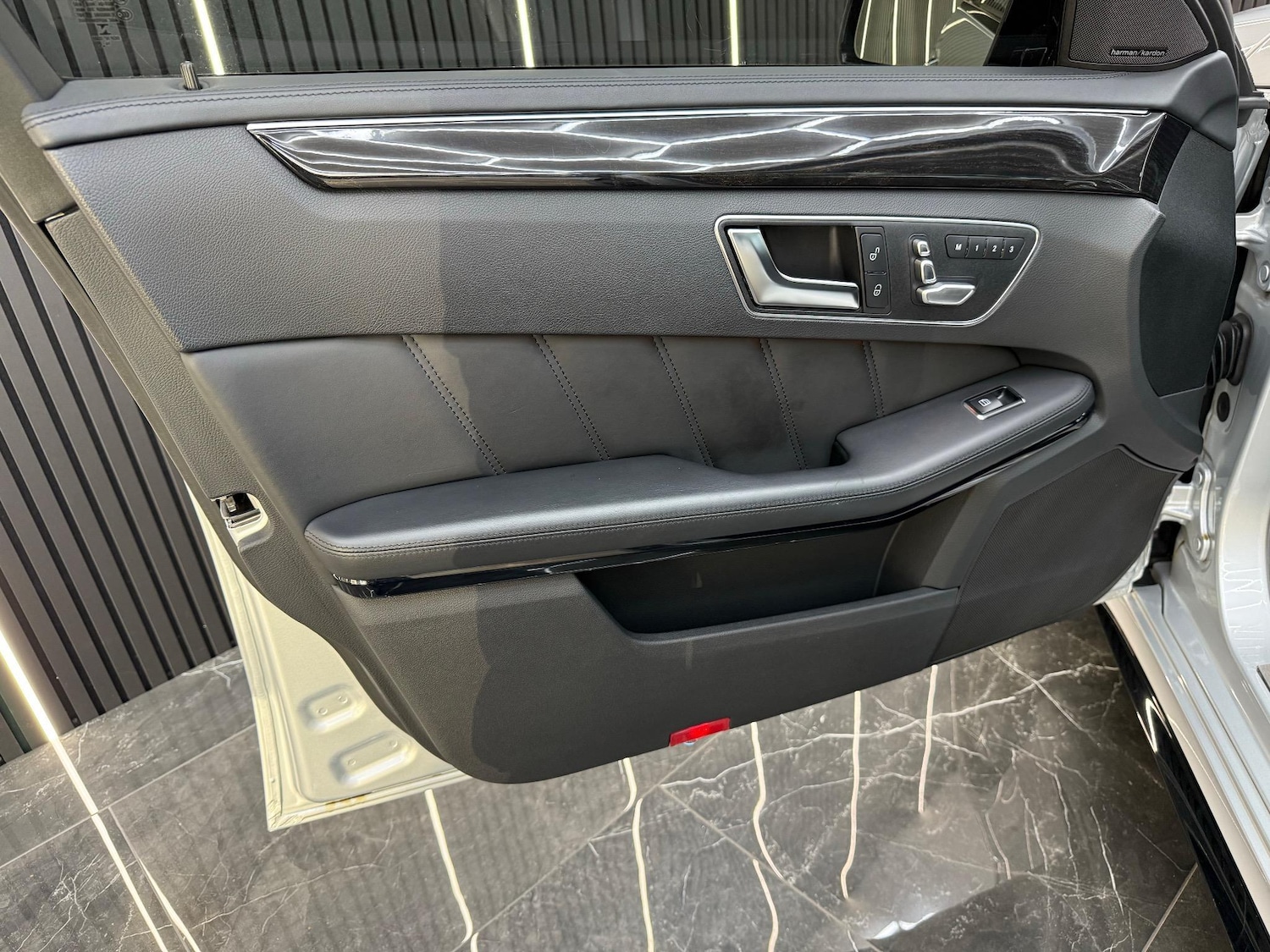 Used Mercedes-Benz E Class 2015 for sale - 76957068: Photo 43