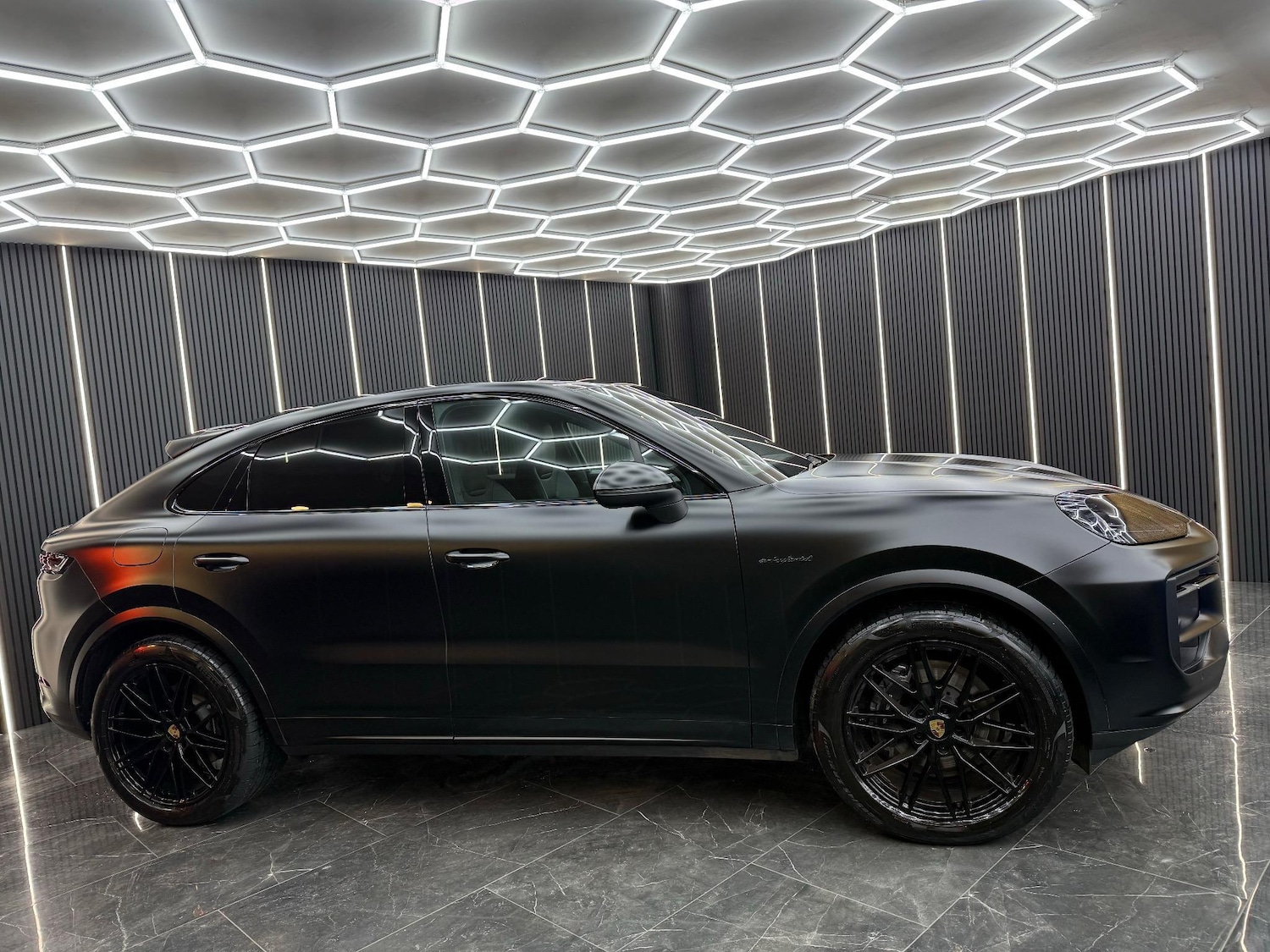 Used Porsche Cayenne 2023 for sale - 77022882: Photo 2